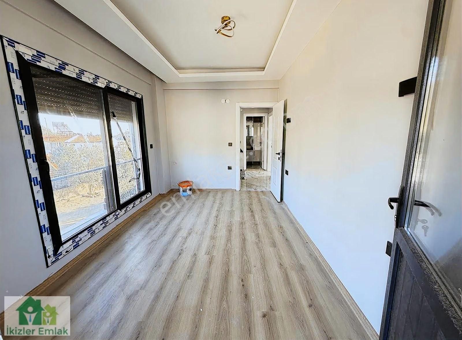 Ürkmez'de Deniz Manzaralı Müstakil Ayrı Mutfak 3+1 Köşe Villa - Görsel 16