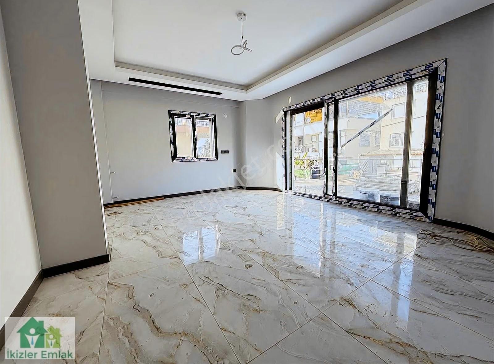 Ürkmez'de Deniz Manzaralı Müstakil Ayrı Mutfak 3+1 Köşe Villa - Görsel 11