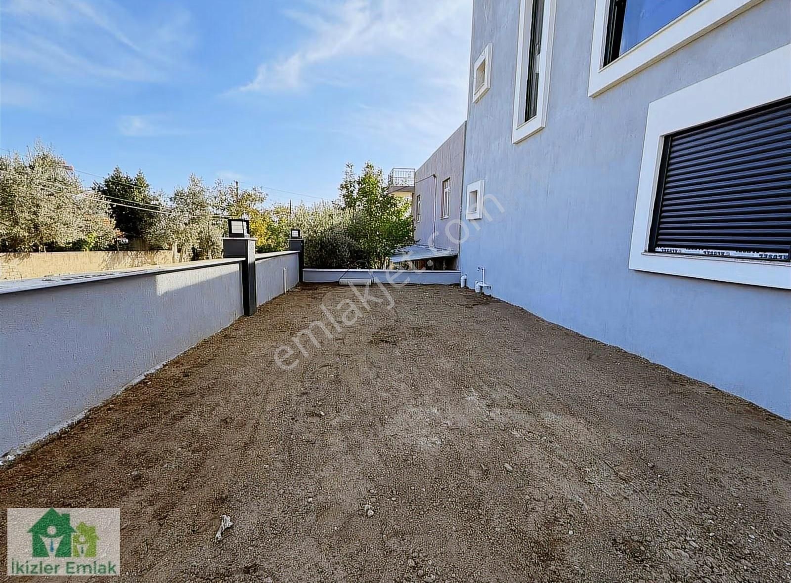 Ürkmez'de Deniz Manzaralı Müstakil Ayrı Mutfak 3+1 Köşe Villa - Görsel 22