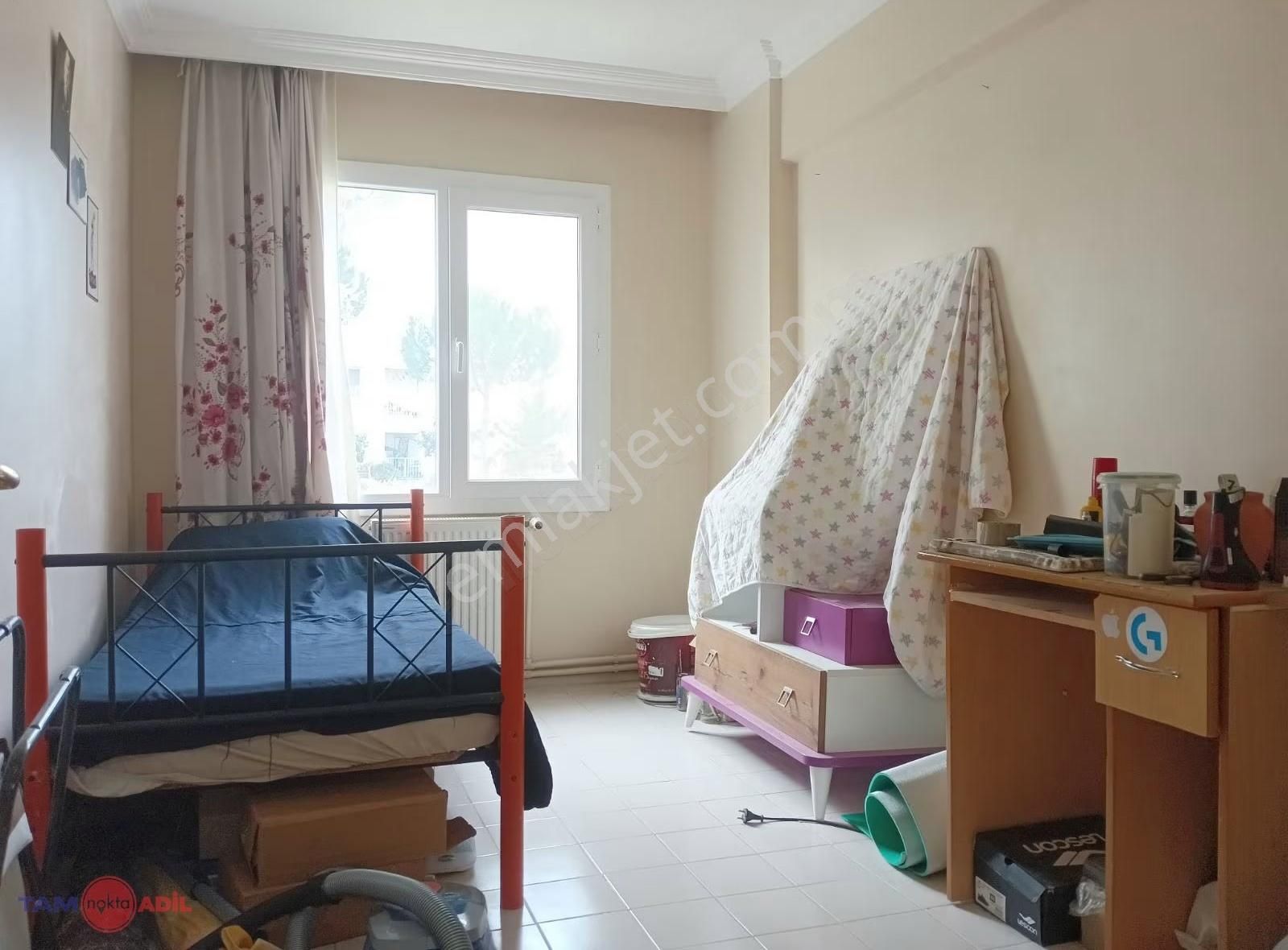 Dikili Barışkent'te Satılık Ayrı Mutfak Çift Balkon 2+1 Daire! - Görsel 3