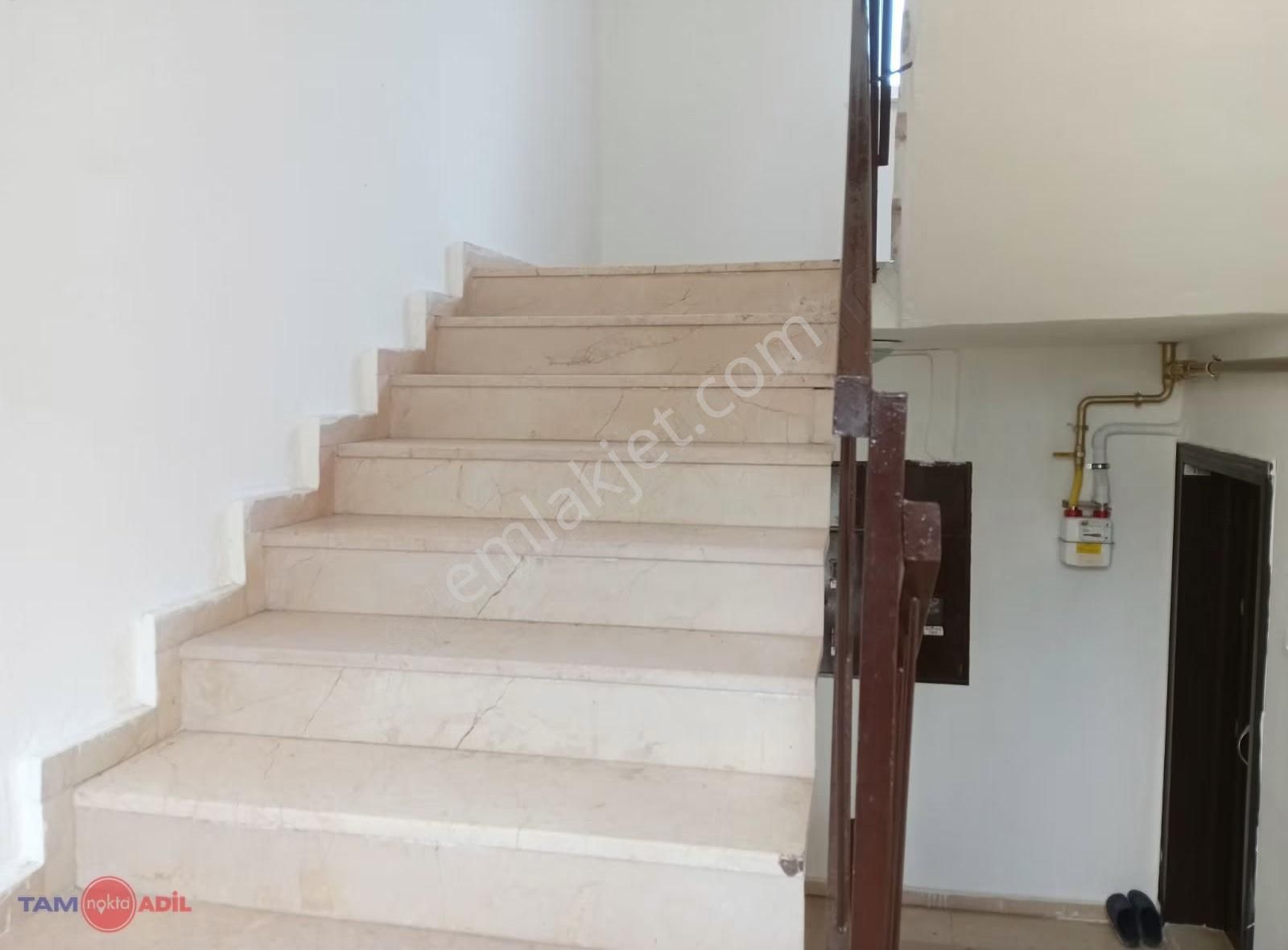 Dikili Barışkent'te Satılık Ayrı Mutfak Çift Balkon 2+1 Daire! - Görsel 4