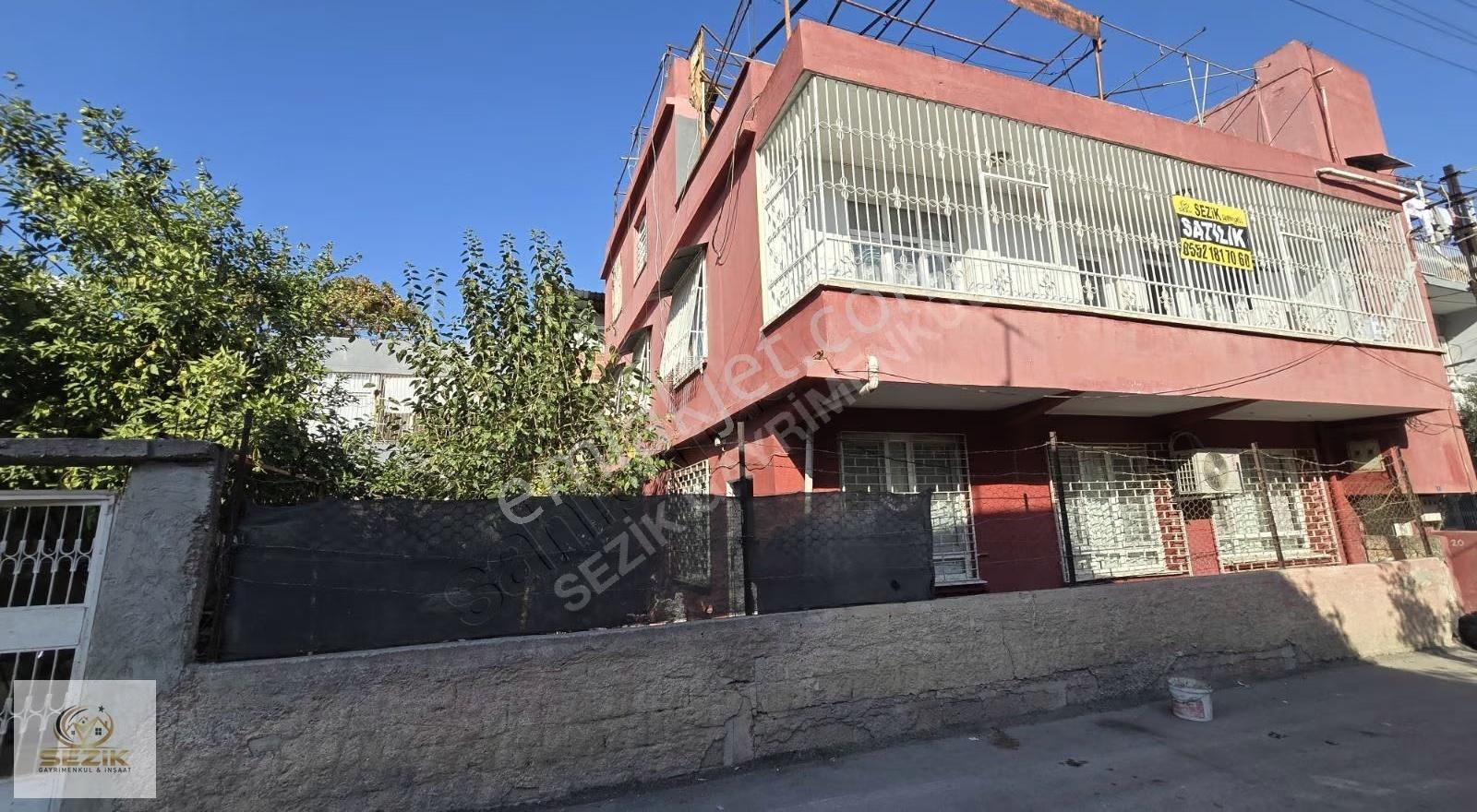 Şakirpaşa Uçakalanında 244 Mt2 Tek Tapu 3 Katlı Bahçeli Garajlı