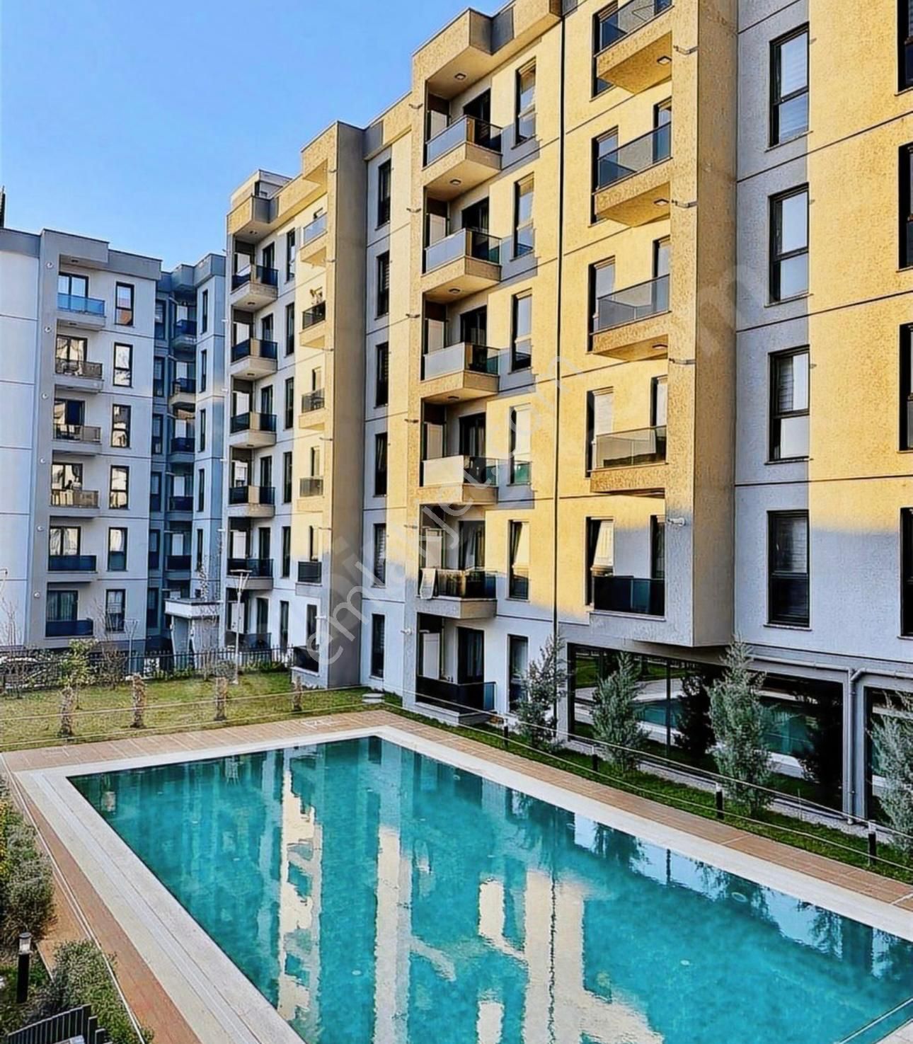 Havuzlu Site İçi Lüx Satılık Daire - Görsel 2