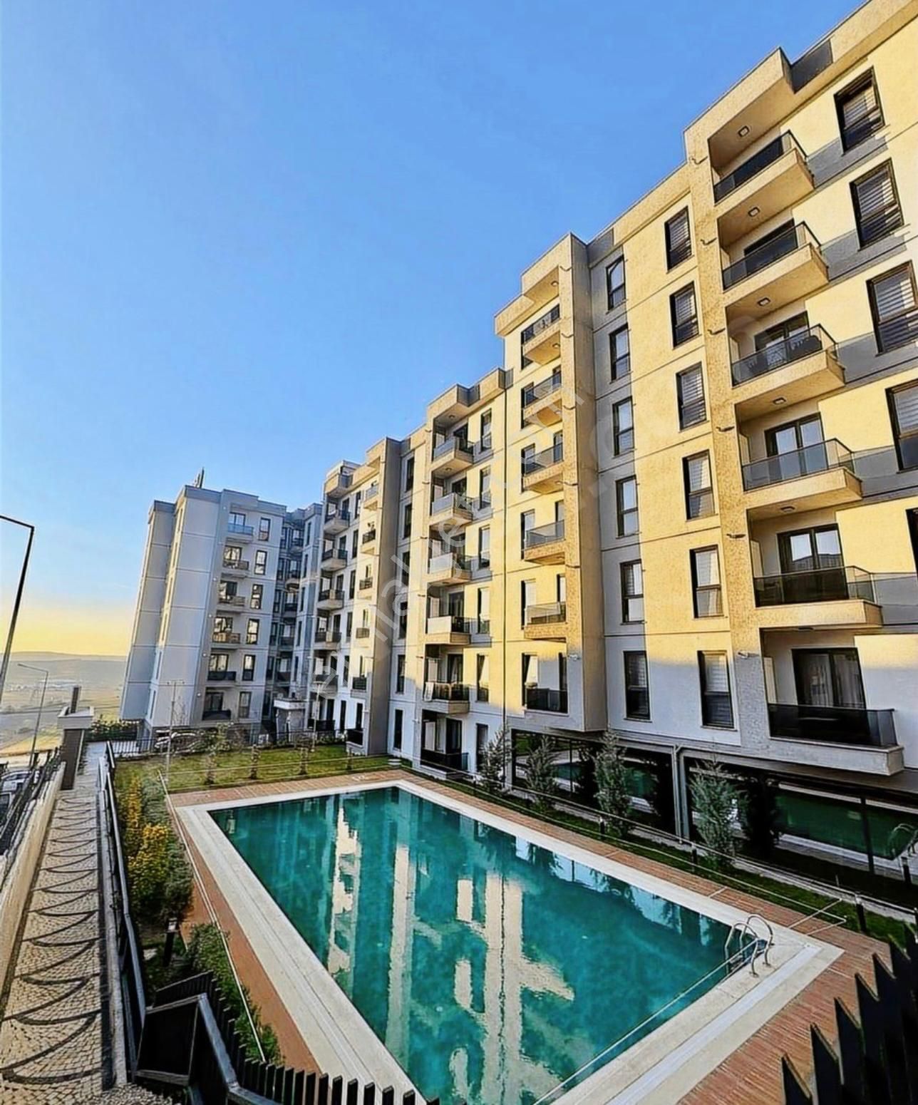 Havuzlu Site İçi Lüx Satılık Daire