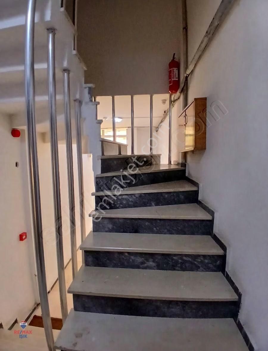 Pendik Yeni Mahallede 3+1 Arakat Satılık Daire - Görsel 2