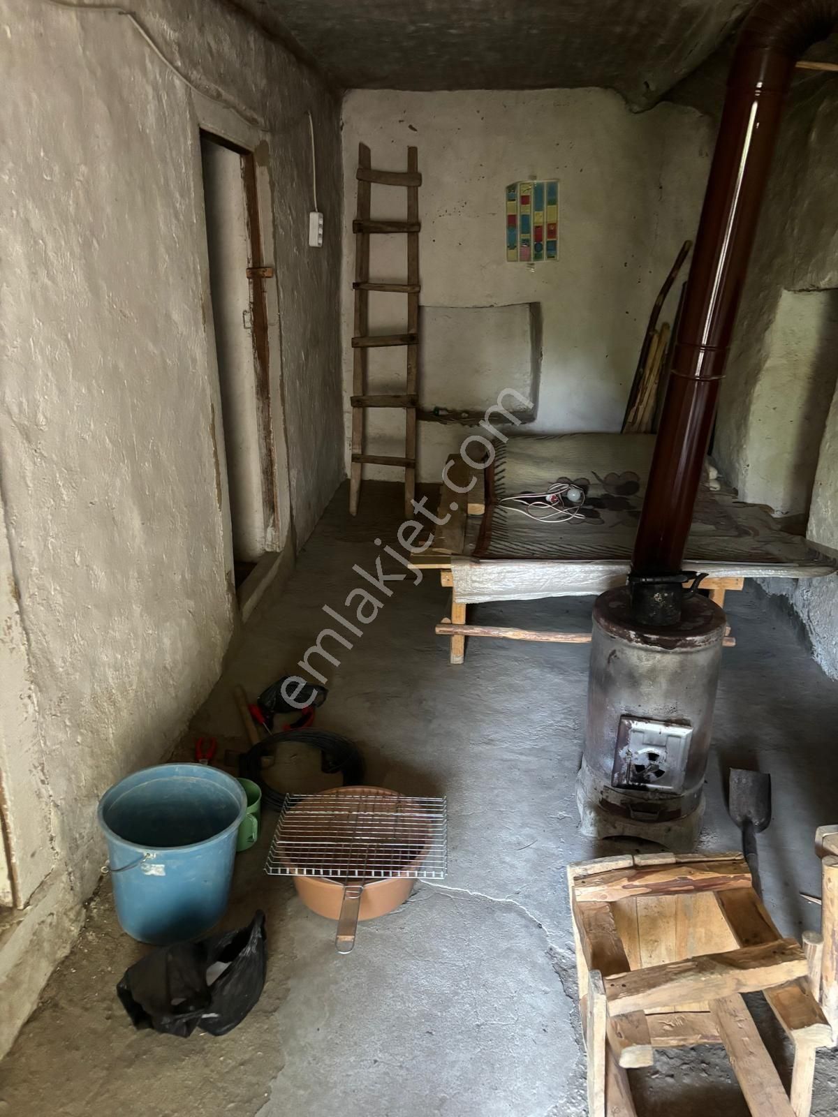 Balıkesir İvrindi Kışladere Mahallesinde 2 Katlı Bahçeli Taş Ev. Açıklamayı Okuyarak Arayınız. - Görsel 16