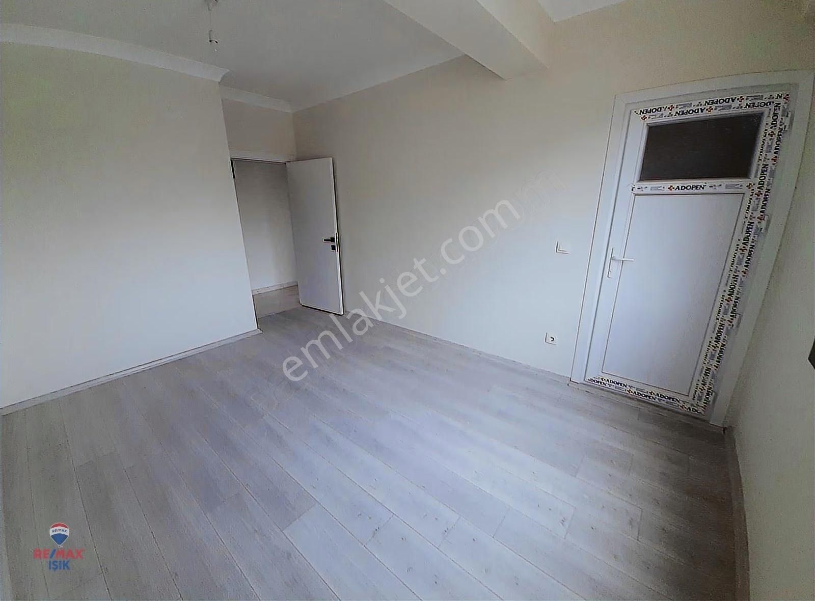 Petrol Yolu Caddesi Üzerinde,ebeveyn Banyolu Arakat 2+1 Daire - Görsel 3