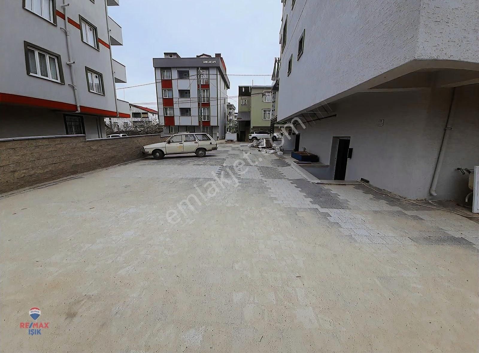 Petrol Yolu Caddesi Üzerinde,ebeveyn Banyolu Arakat 2+1 Daire - Görsel 14