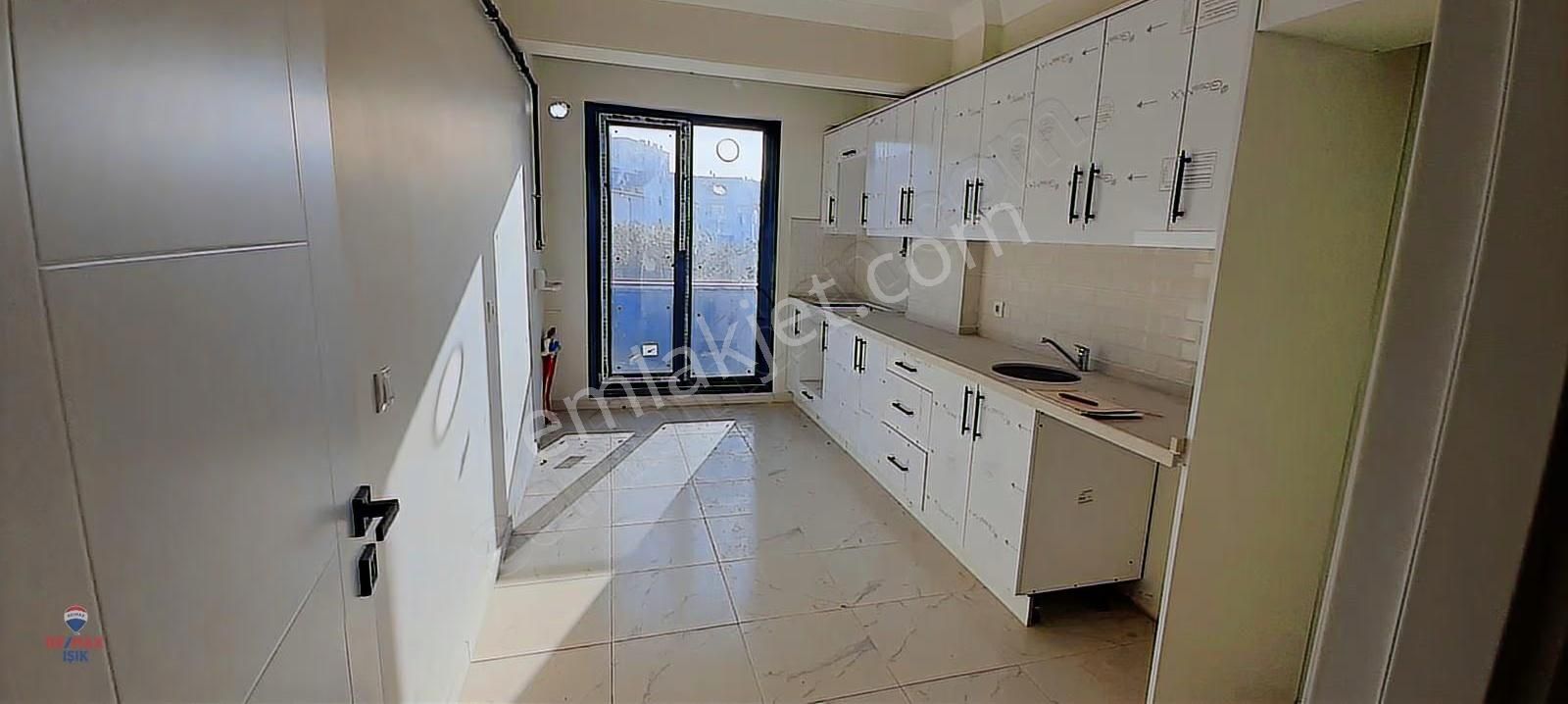 Petrol Yolu Caddesi Üzerinde,ebeveyn Banyolu Arakat 2+1 Daire - Görsel 2