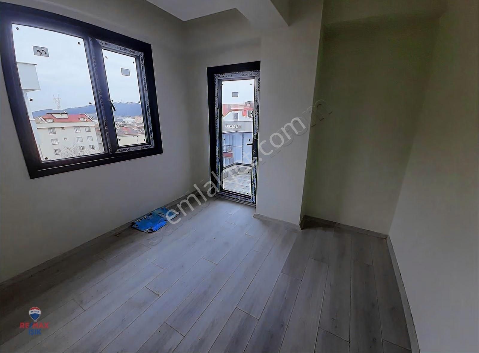 Petrol Yolu Caddesi Üzerinde,ebeveyn Banyolu Arakat 2+1 Daire - Görsel 13