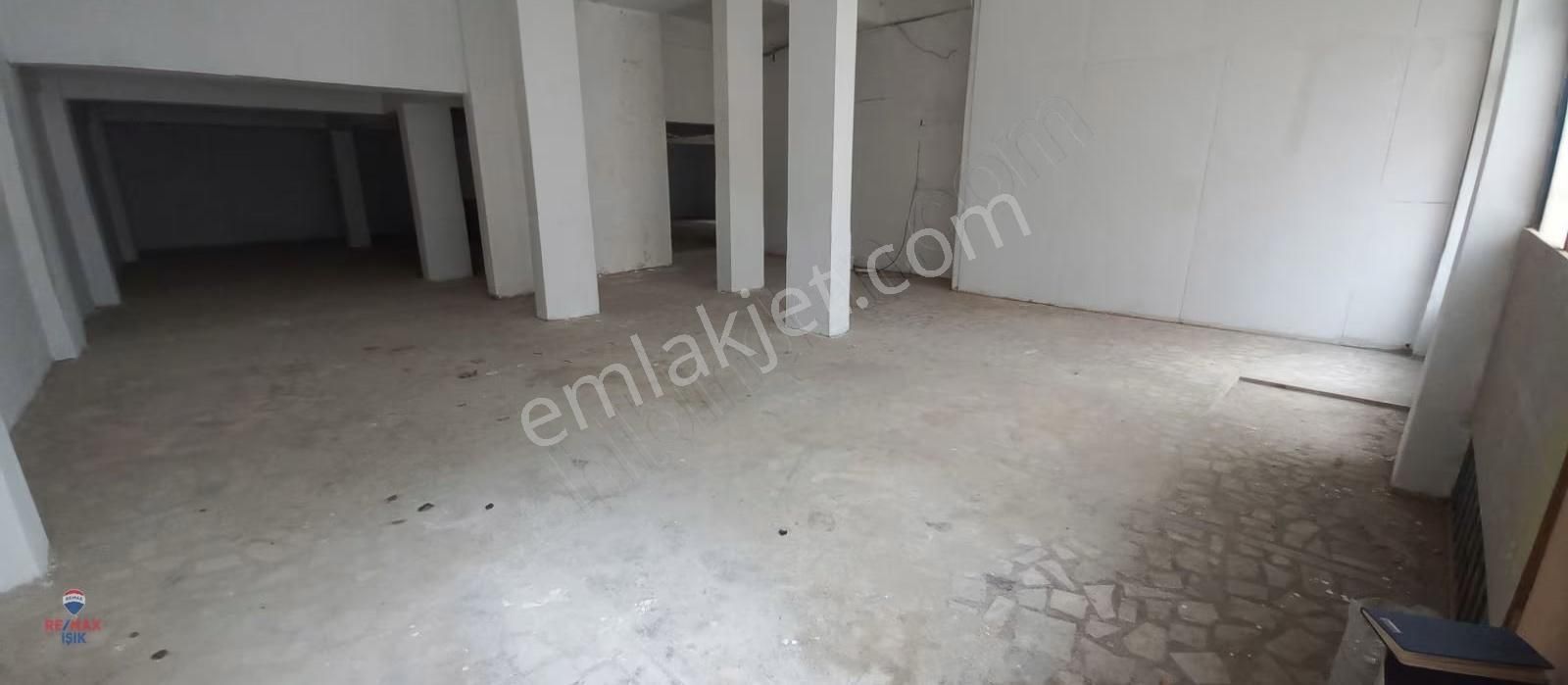 Yedpa'ya Yakın Önüne Araç Yanaşır 250 M² Tek Parça Düz Giriş - Görsel 18