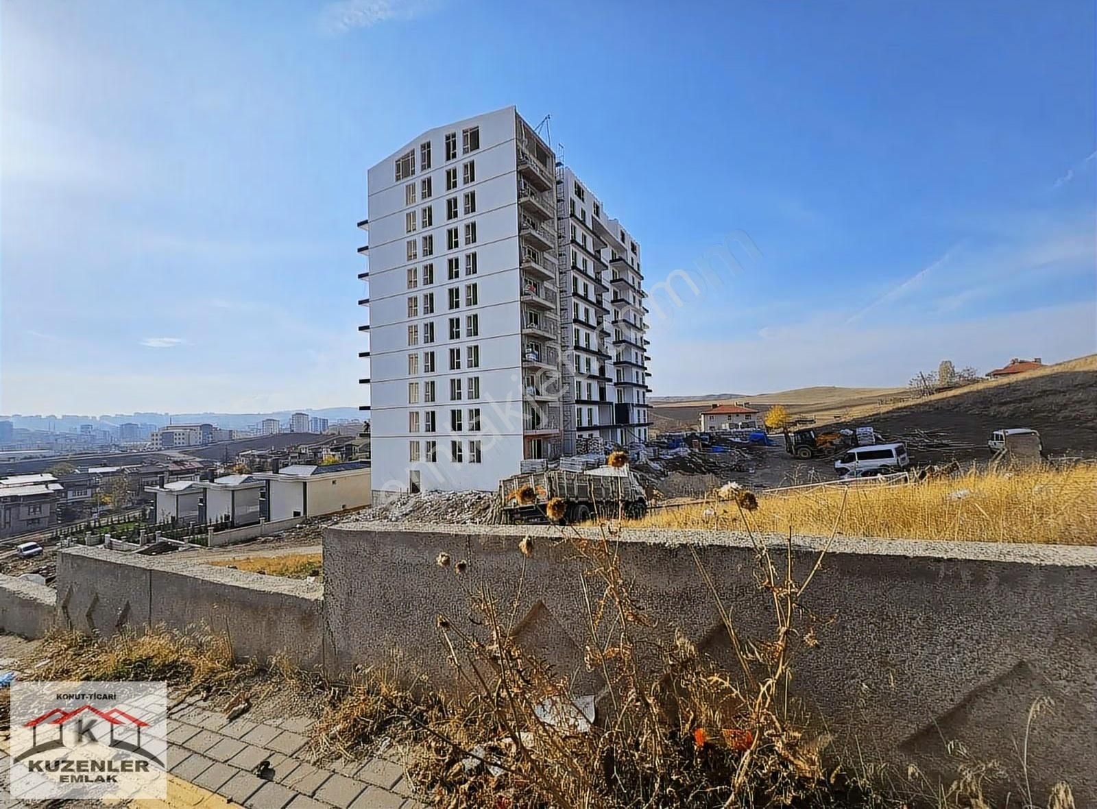 Kuzenler'dn Cumhuriyet Mah.site İçerisinde 8kat 12m2 Teraslı 2+1 - Görsel 2