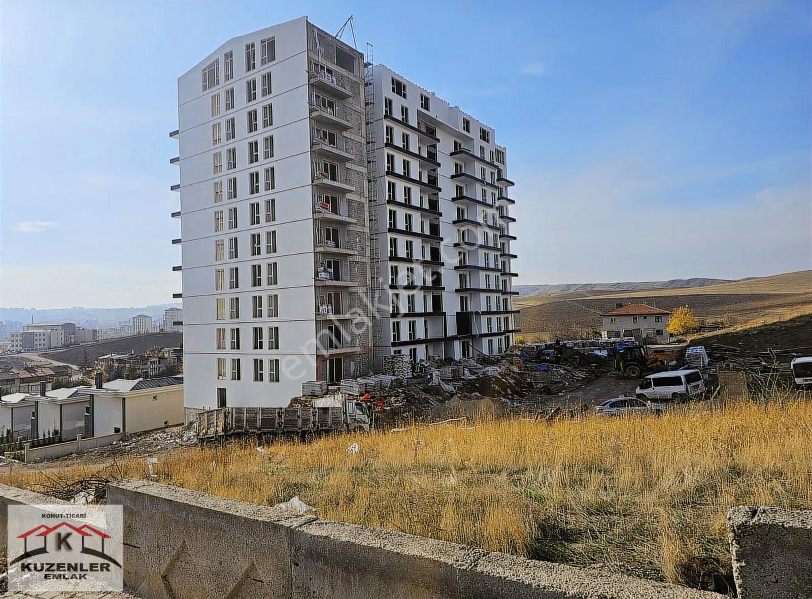 Kuzenler'dn Cumhuriyet Mah.site İçerisinde 8kat 12m2 Teraslı 2+1 - Görsel 8