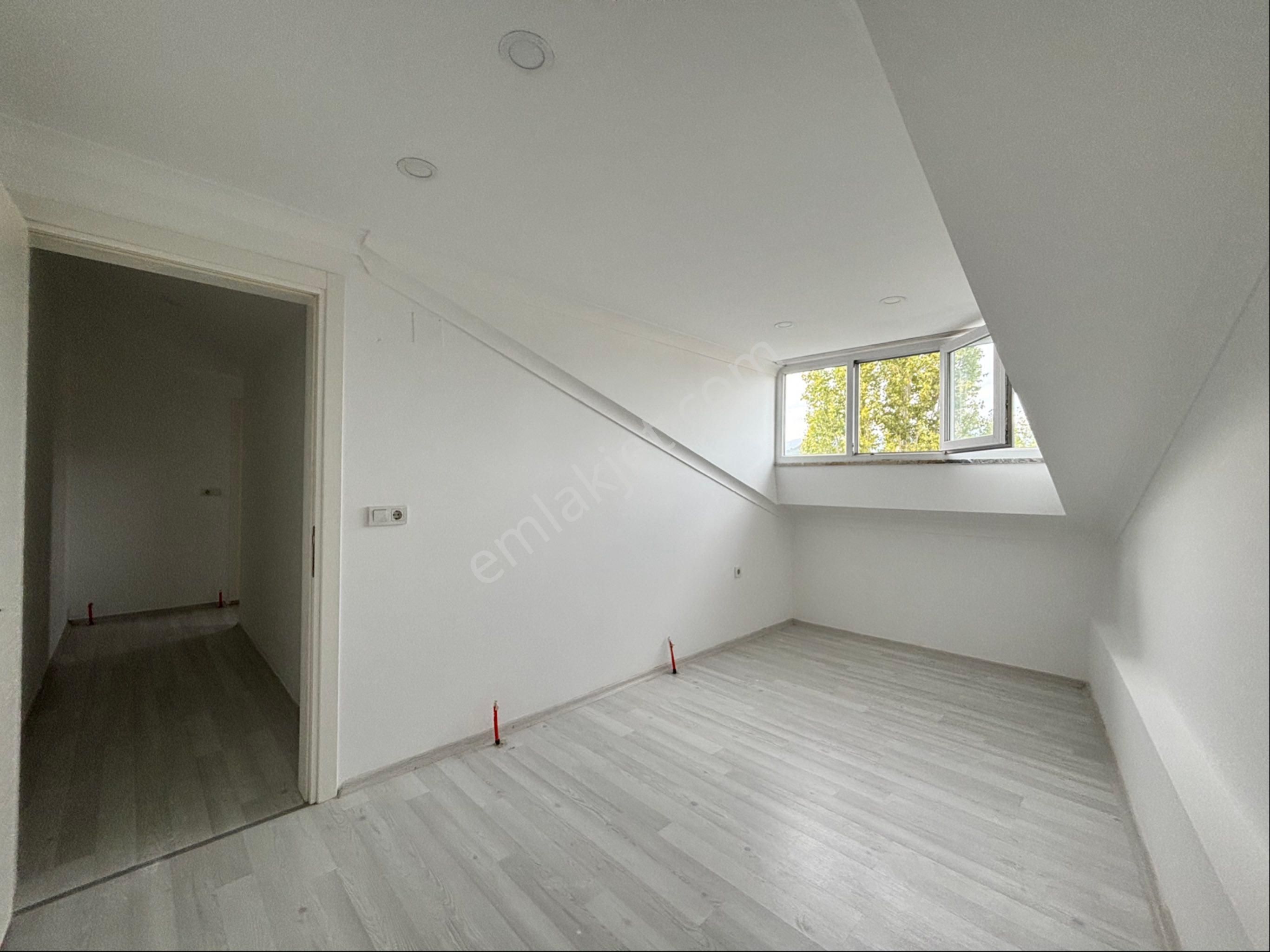 Seydikemer İlçe Merkezinde İnönü Caddesinde Ofis Ve Ev Kullanımına Uygun Daire - Görsel 16