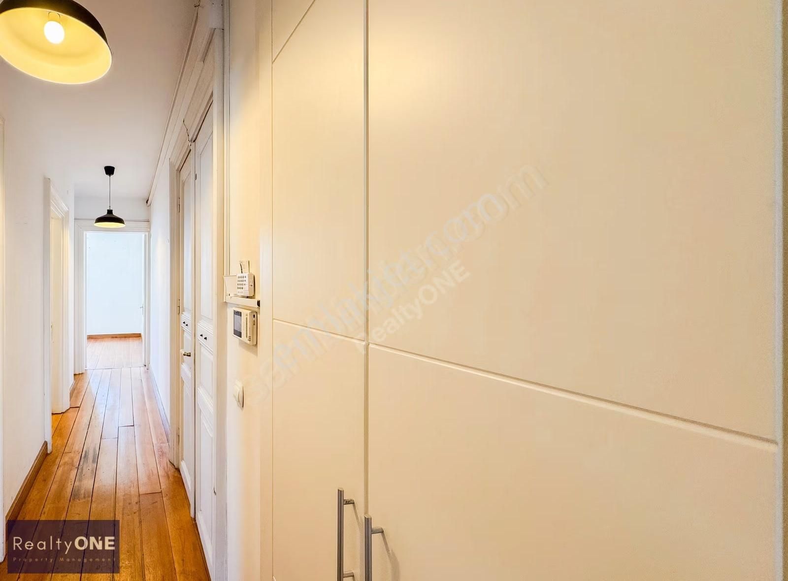 R-one Beyoğlu Meşrutiyet Cad. Tarihi Binada Geniş Kiralık Ofis - Görsel 18