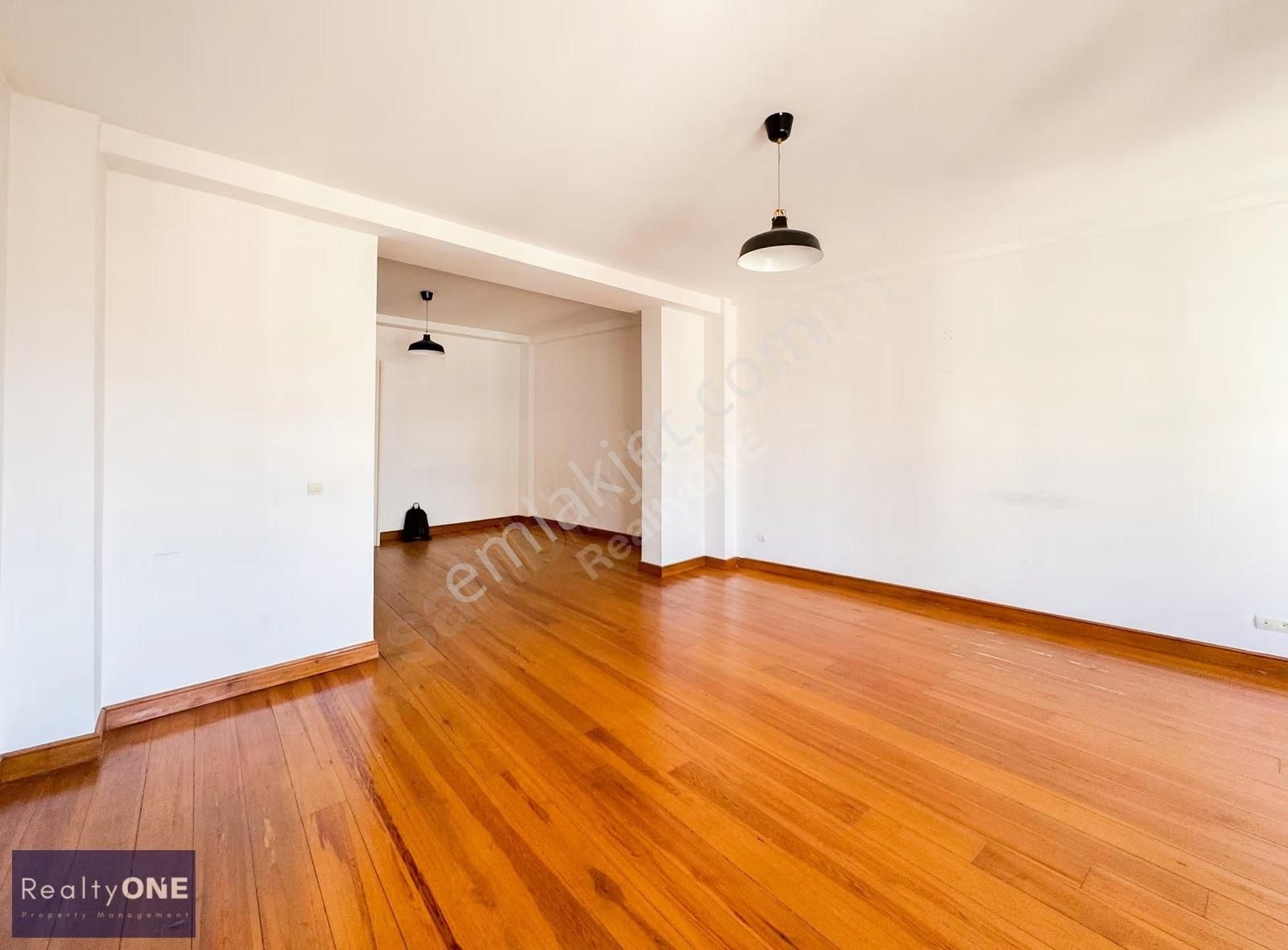 R-one Beyoğlu Meşrutiyet Cad. Tarihi Binada Geniş Kiralık Ofis - Görsel 19