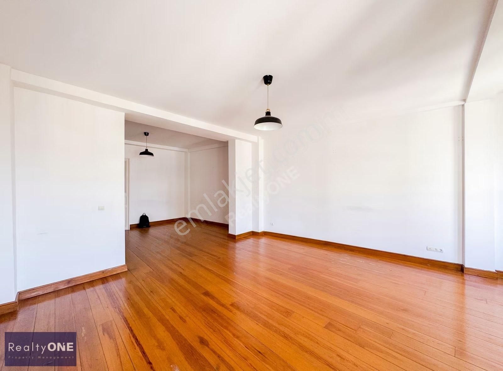 R-one Beyoğlu Meşrutiyet Cad. Tarihi Binada Geniş Kiralık Ofis - Görsel 12