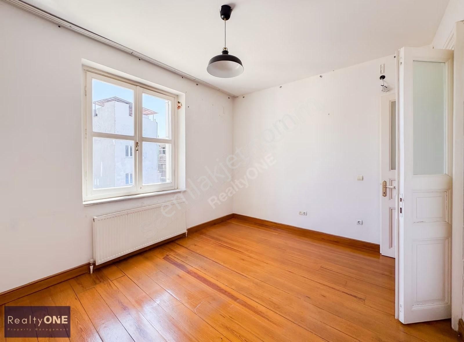 R-one Beyoğlu Meşrutiyet Cad. Tarihi Binada Geniş Kiralık Ofis - Görsel 14