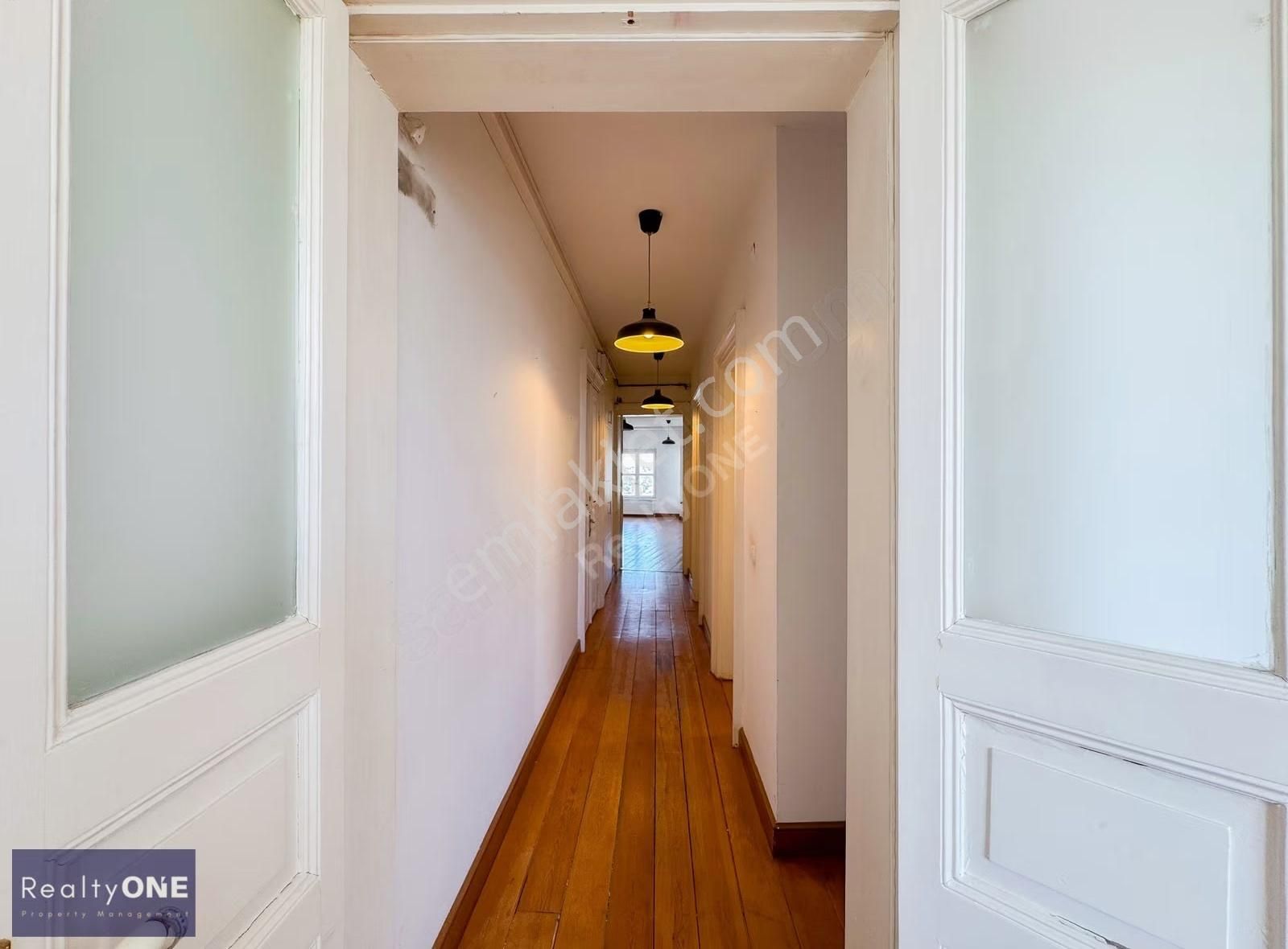 R-one Beyoğlu Meşrutiyet Cad. Tarihi Binada Geniş Kiralık Ofis - Görsel 24