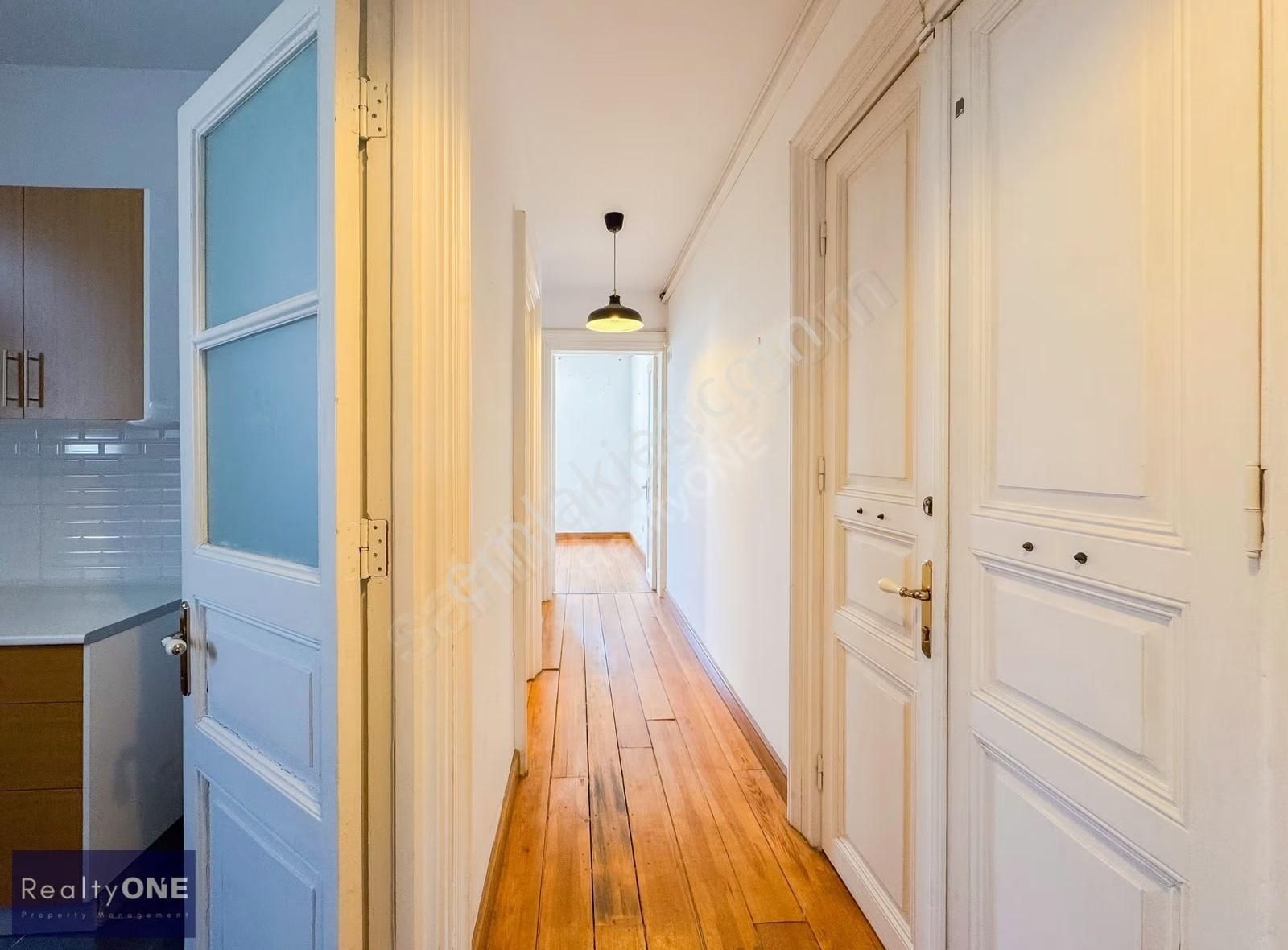 R-one Beyoğlu Meşrutiyet Cad. Tarihi Binada Geniş Kiralık Ofis - Görsel 9