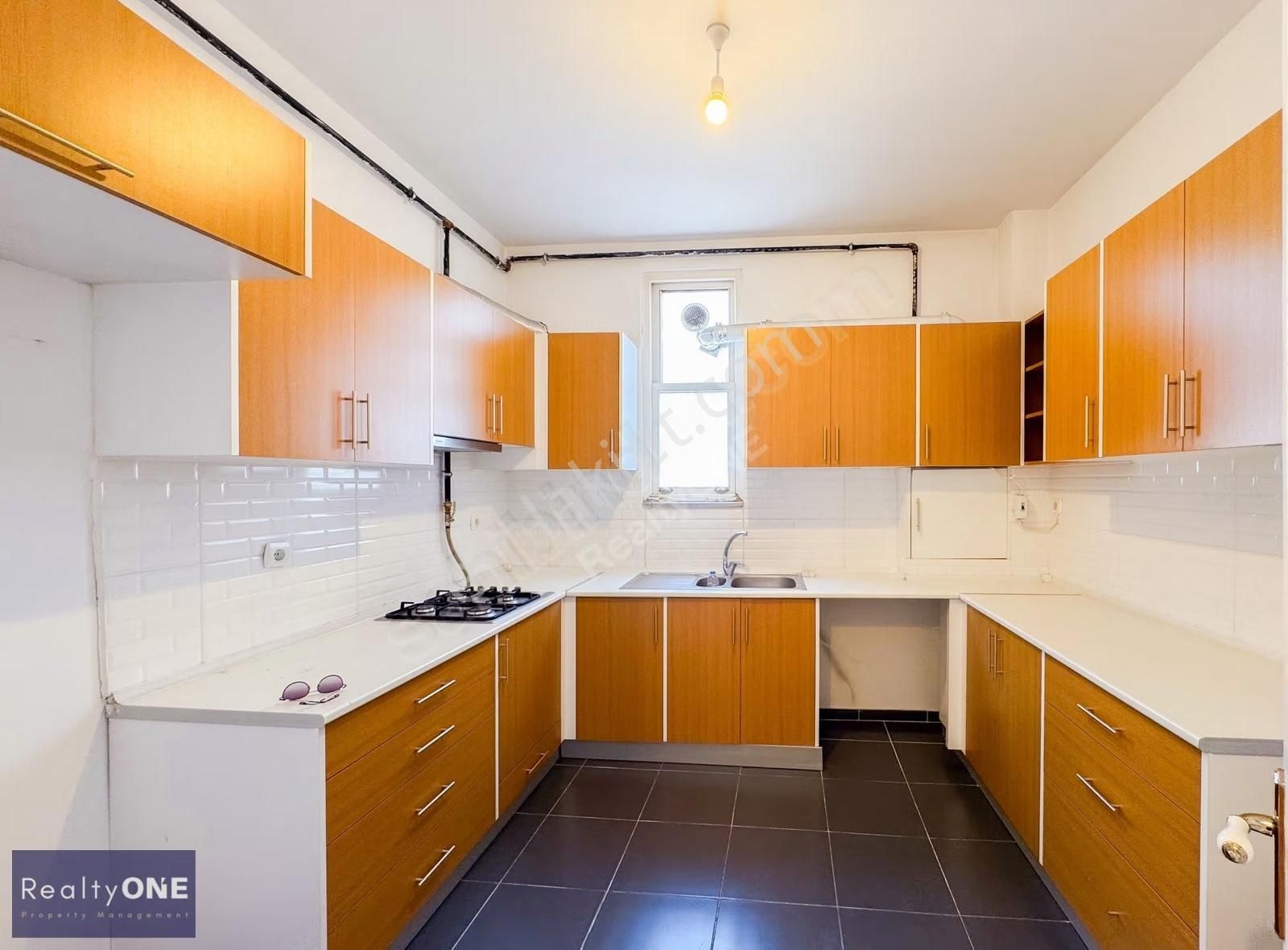 R-one Beyoğlu Meşrutiyet Cad. Tarihi Binada Geniş Kiralık Ofis - Görsel 11