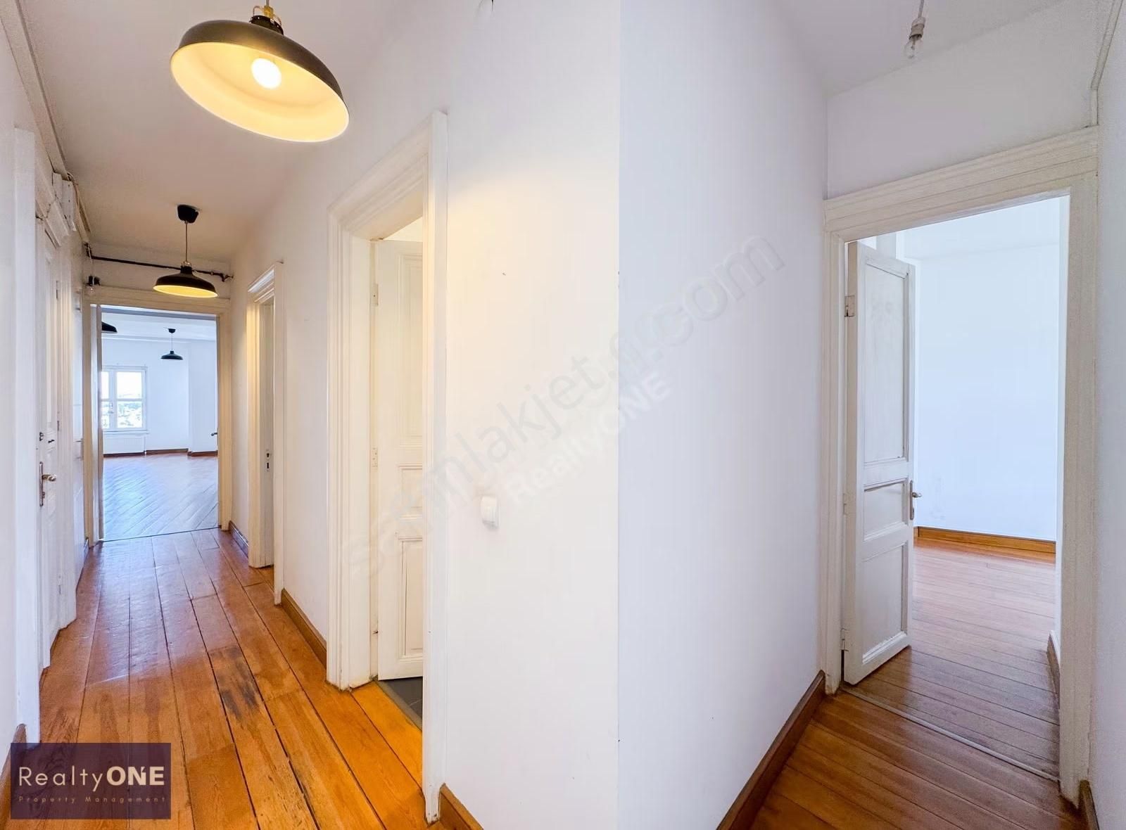 R-one Beyoğlu Meşrutiyet Cad. Tarihi Binada Geniş Kiralık Ofis - Görsel 10