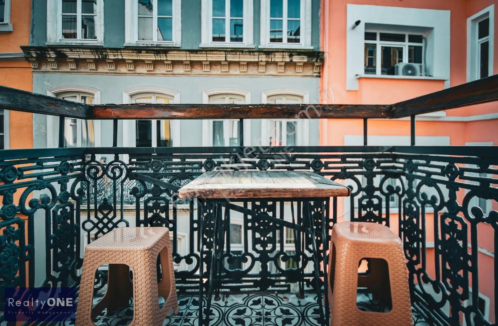 R-one Galata Serdar-ı Ekrem Sok. Ve Kule Manzaralı Satılık Ofis - Görsel 3