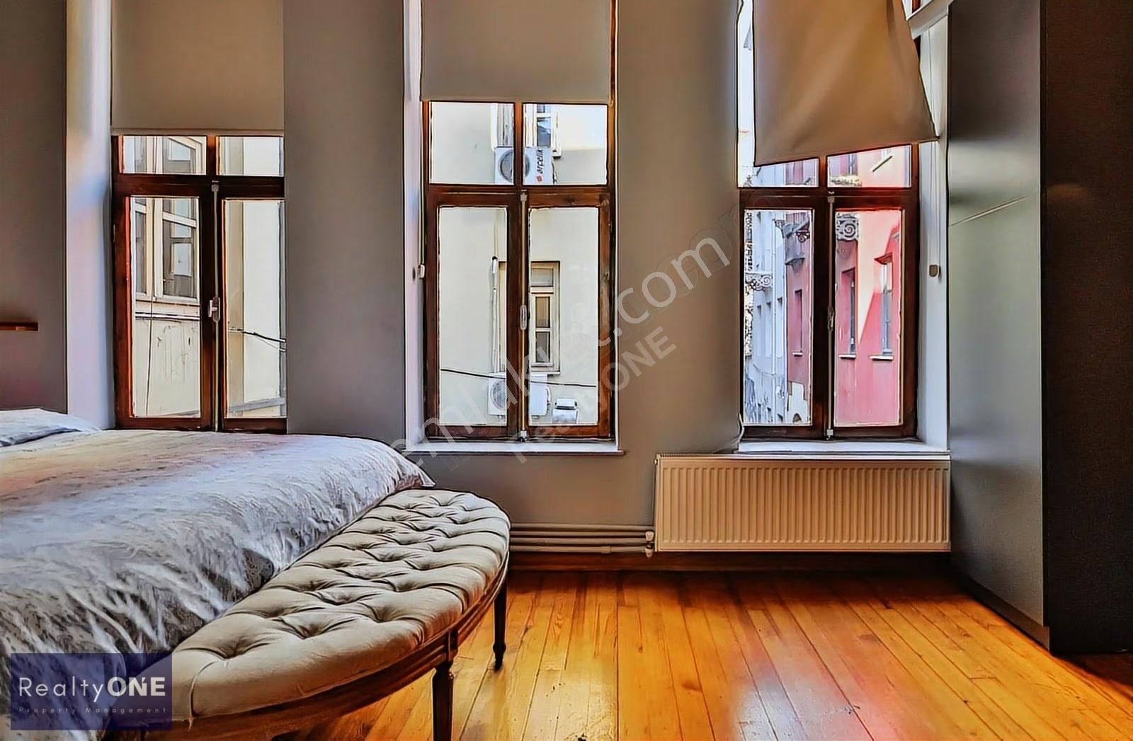 R-one Galata Serdar-ı Ekrem Sok. Ve Kule Manzaralı Satılık Ofis - Görsel 5