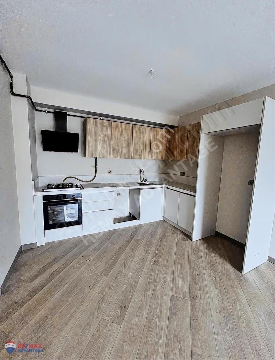 Remax Advantage- İ.ünal Caddesi Üstü O'ritim Sitesi Kiralık 2+1 - Görsel 3