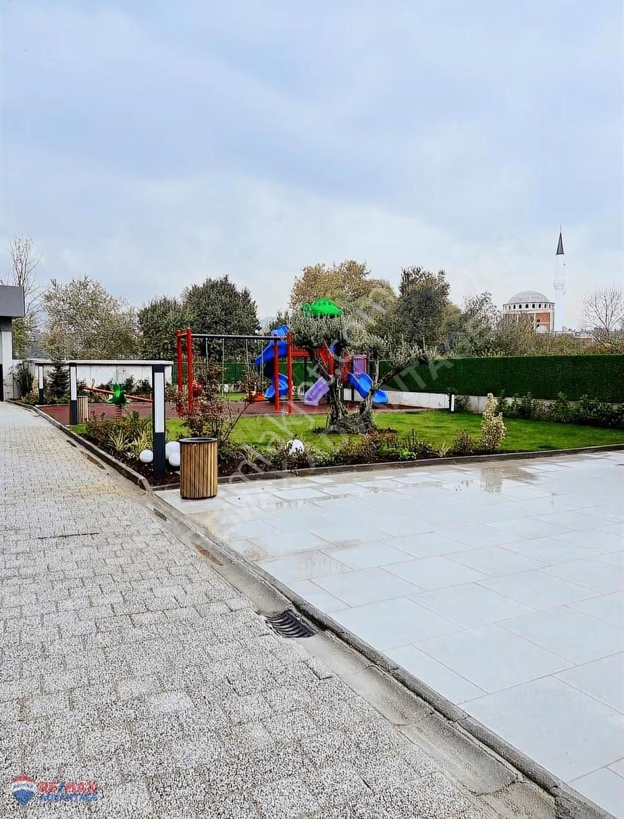 Remax Advantage- İ.ünal Caddesi Üstü O'ritim Sitesi Kiralık 2+1