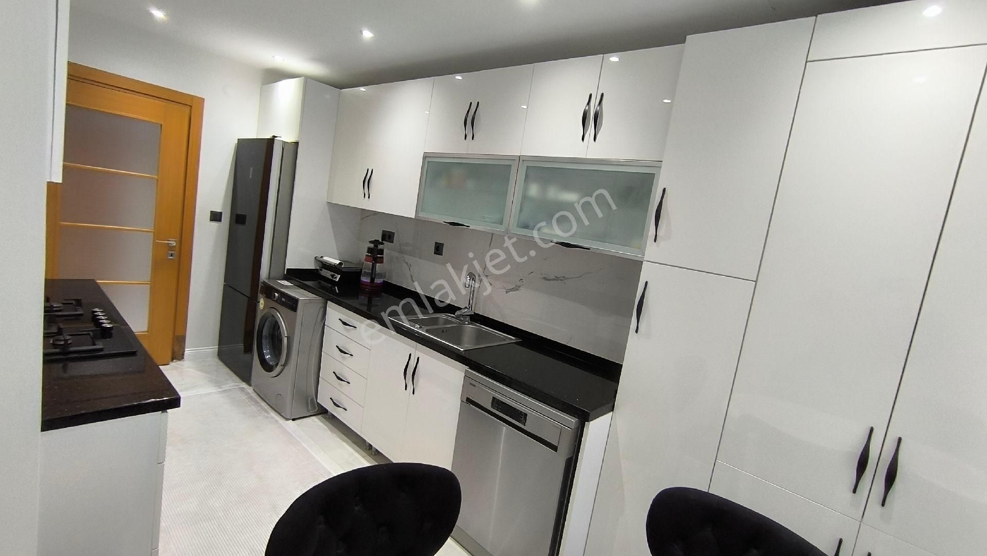 Bahçelievler Yenibosna Zafer M. 3+1 3.kat Asansör Otopark Dekorlu Satılık Daire - Görsel 15