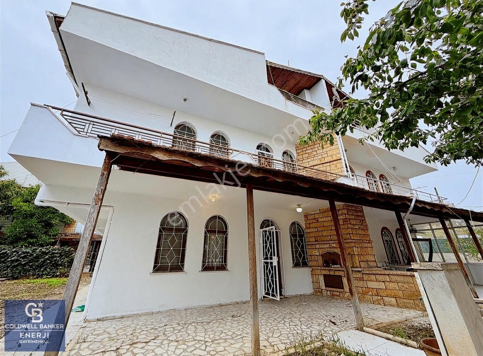 Silivri Cumhuriyet Mah. Satılık 4+1 Bahçeli İkiz Villa