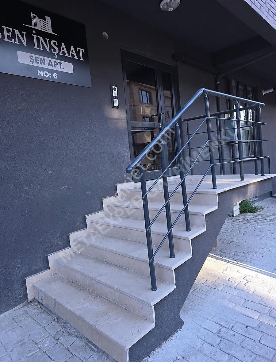 Şehrin Merkezinde Size Özel Bahçeli 1+1 Satılık Daire - Görsel 7