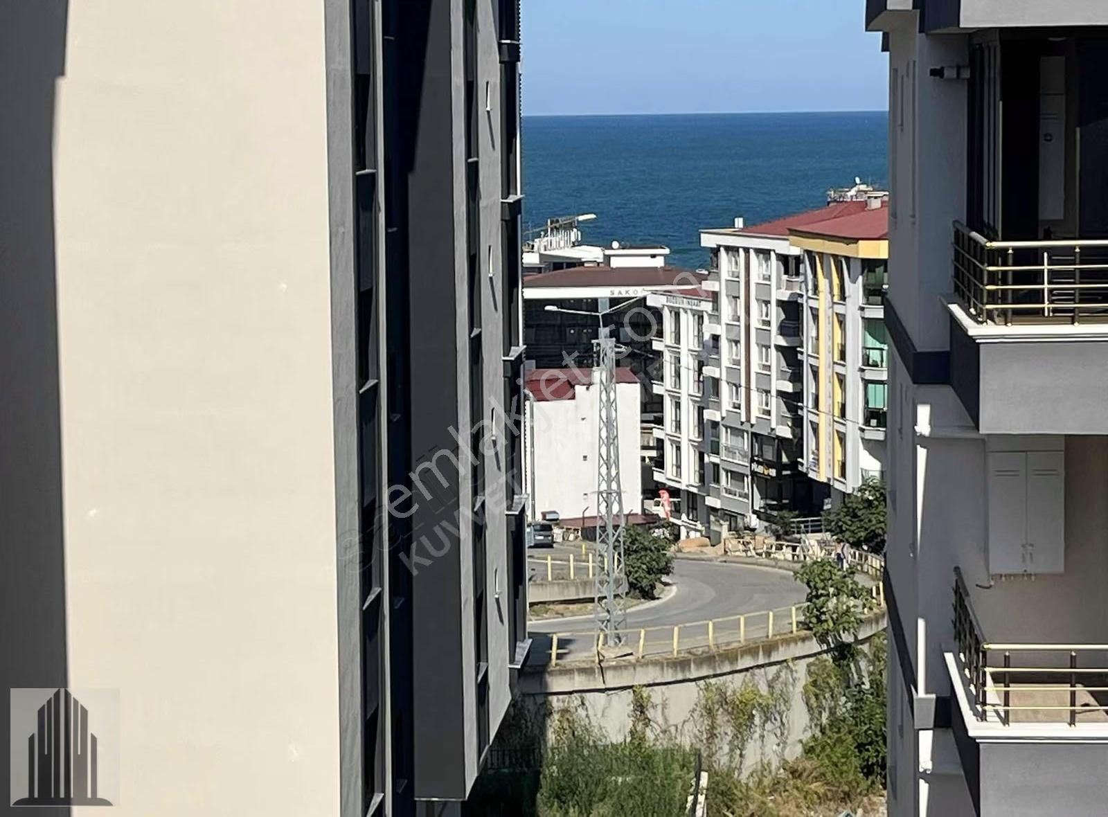 Kuvvet Den Tramvaya 200 Mt Mesafede Eşyalı Satılık 2+1 Daire.!