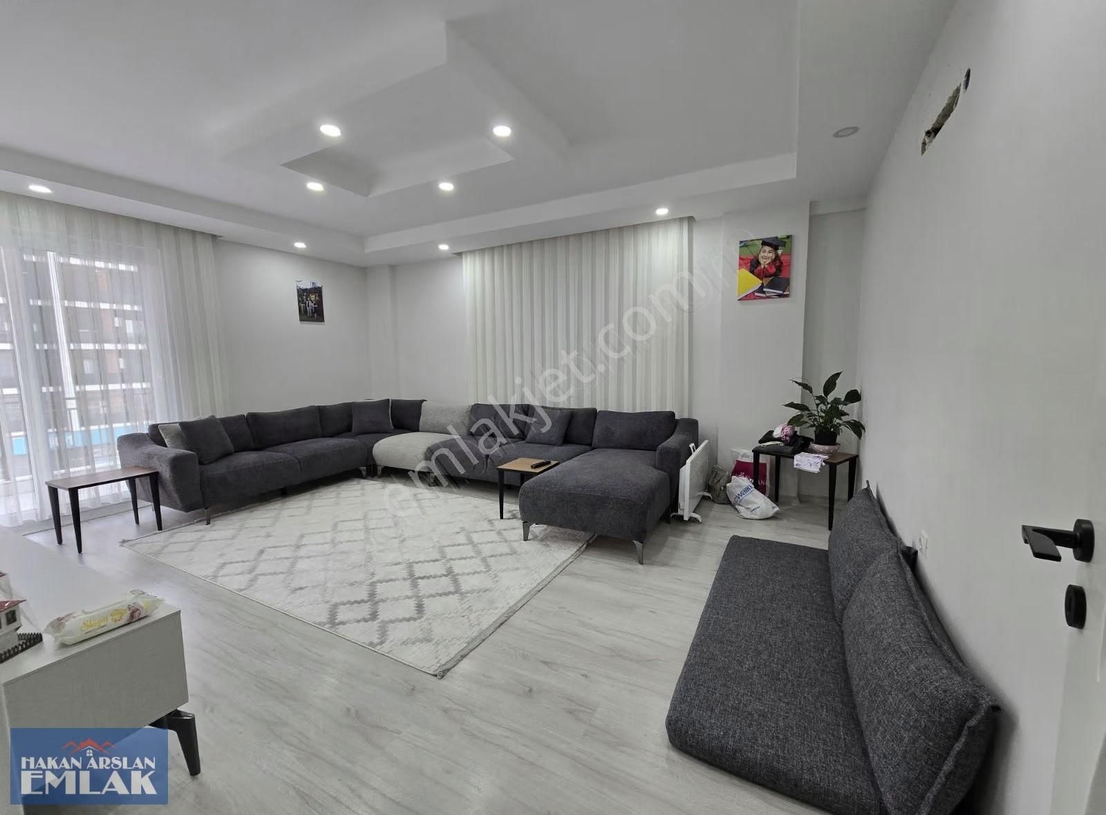 Hastane Cd. Üzerinde 120 M² 2+1 Ebeveyn Banyolu Satılık Daire