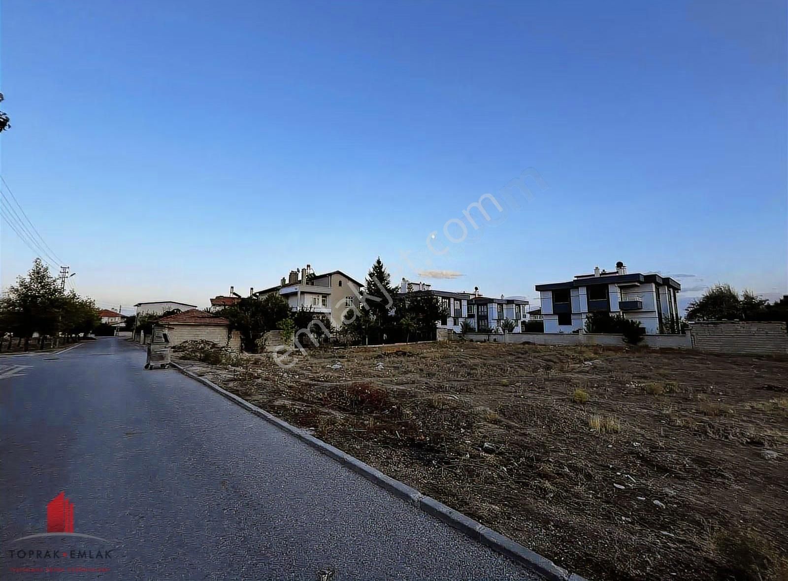 Karahüyük'de 534m2 Satılık Villa Arsası - Görsel 2