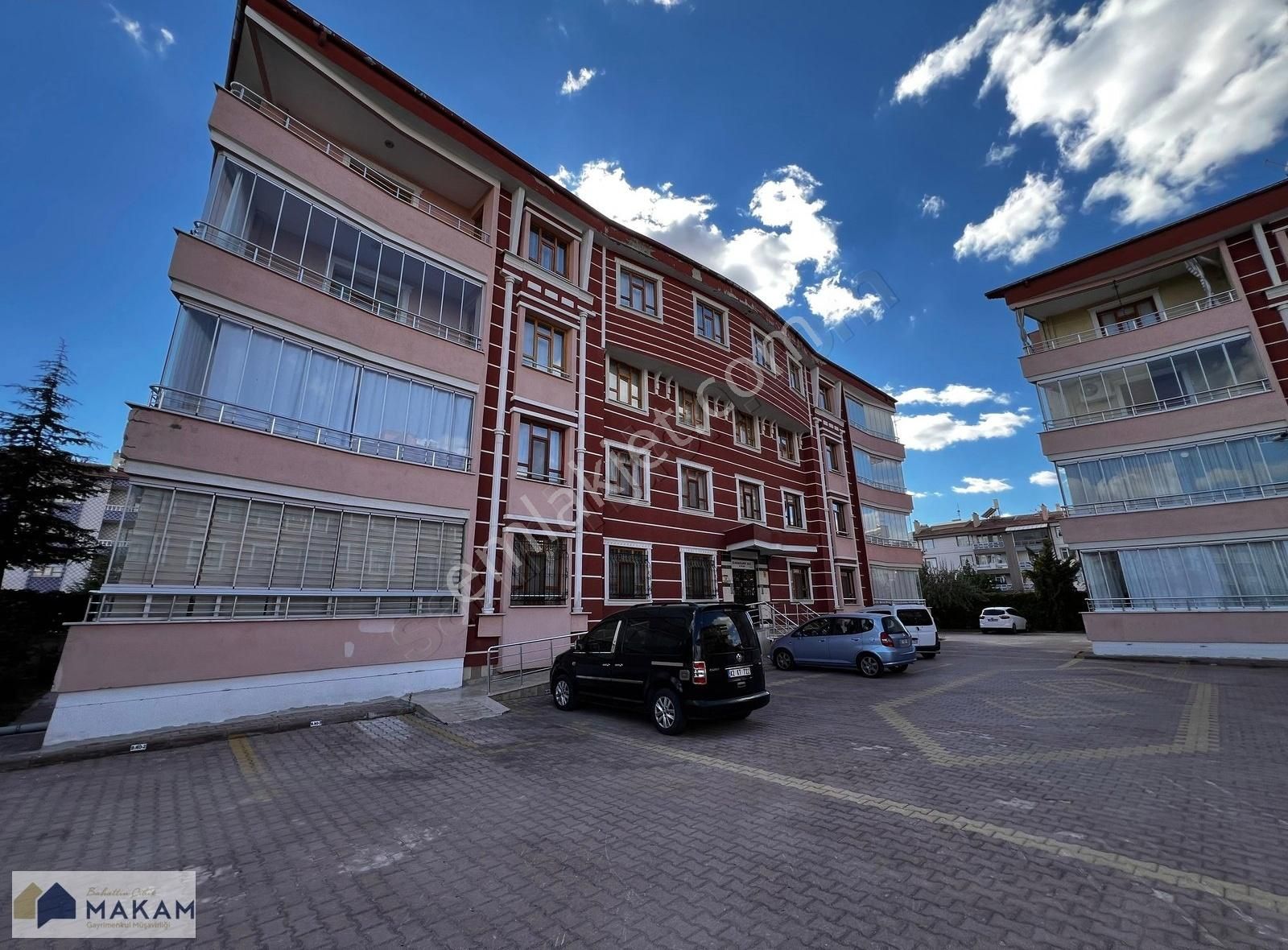 Novada'ya Yakın Karakurt Sitesi Satılık 3+1 Bakımlı Daire
