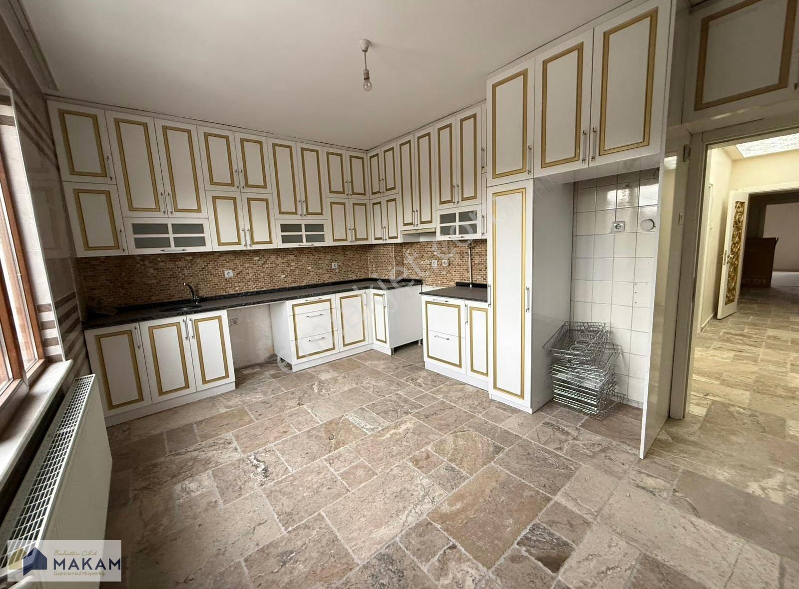 Beşyolda Cadde Cepheli 190m2 İçi Yapılı Satılık Daire - Görsel 13