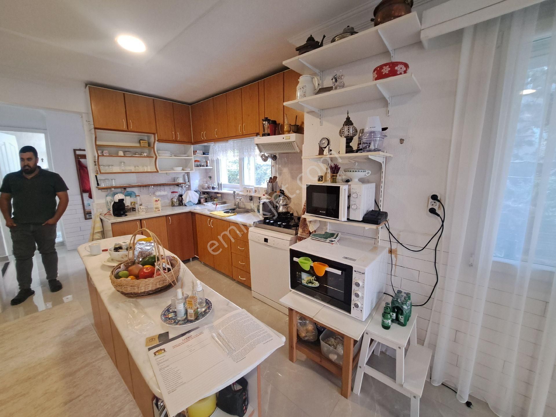 İzmir Seferihisar Ürkmez De Denize 50 Metre 6+1 Satılık Eşyalı Villa - Görsel 9