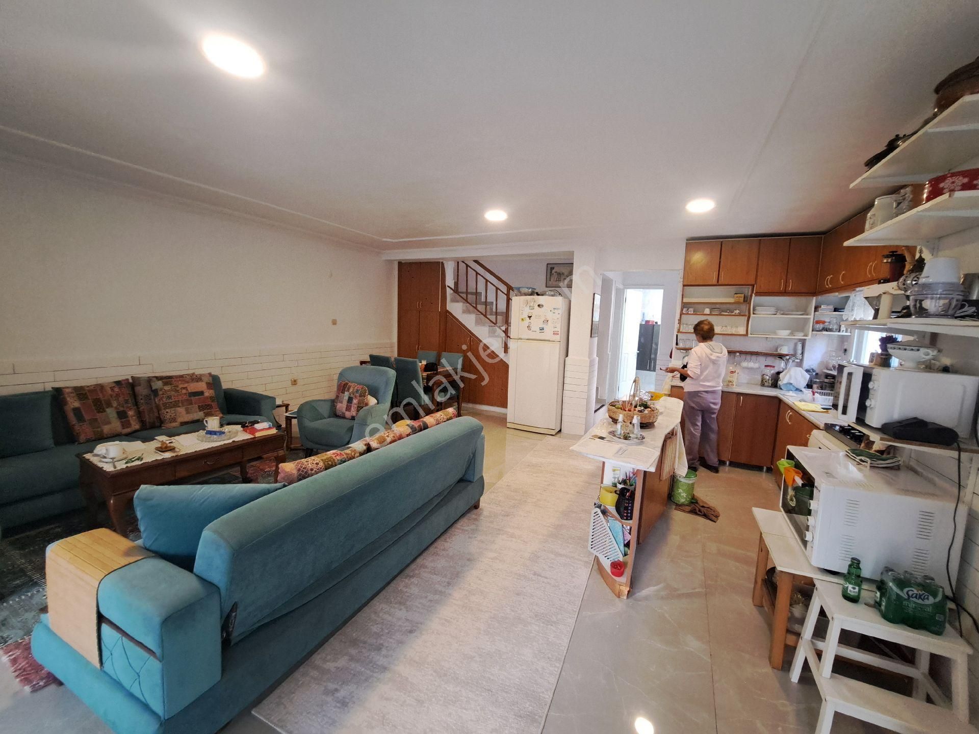 İzmir Seferihisar Ürkmez De Denize 50 Metre 6+1 Satılık Eşyalı Villa - Görsel 8