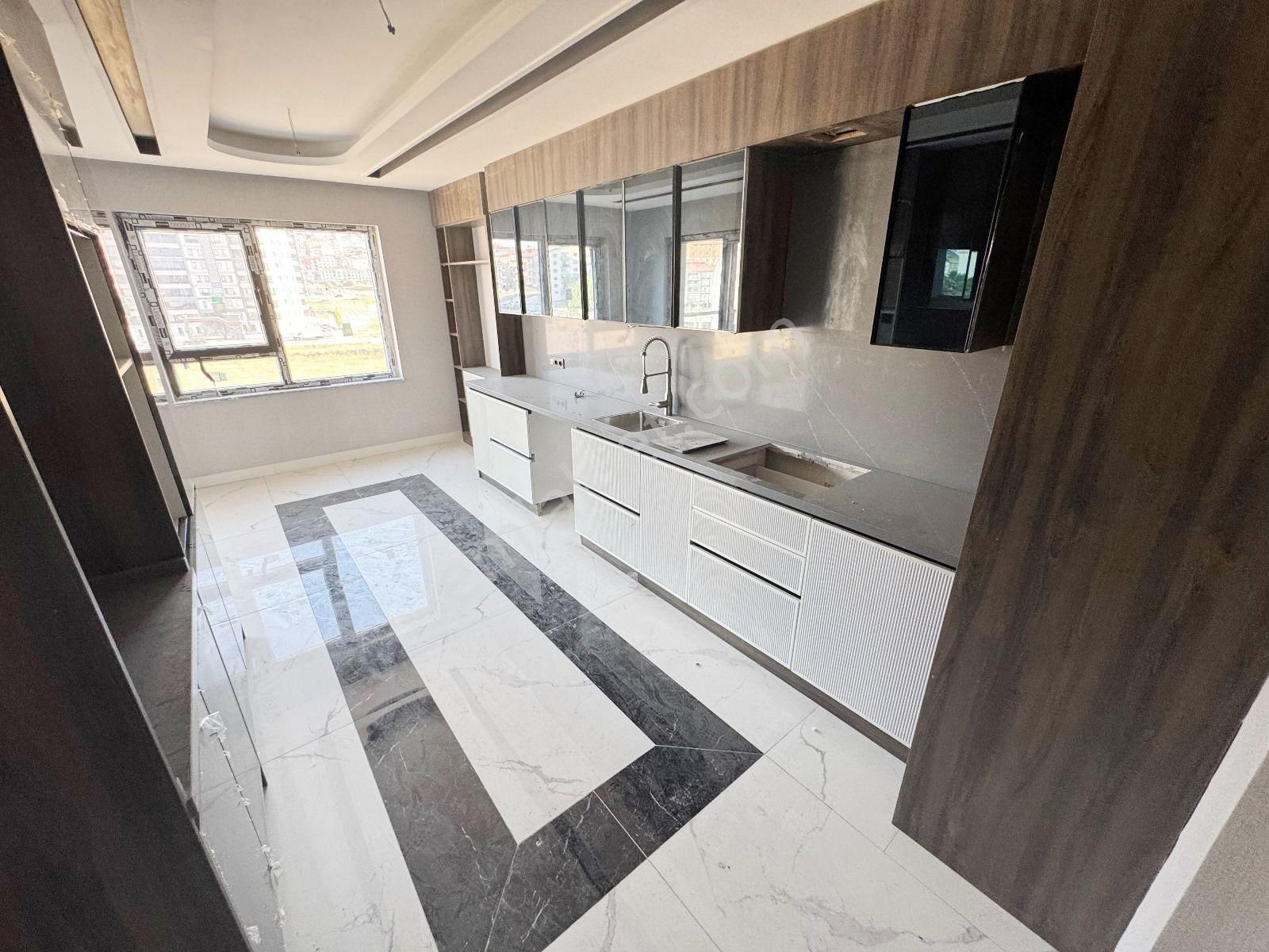 Ovacık'ın İşçiliği İle Dikkat Çeken Göz Alıcı Site Projesinde 4.5+1 Daire!