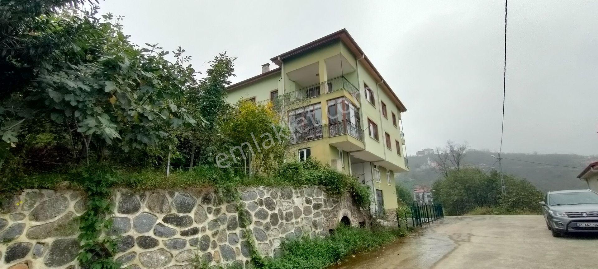 Sürmene Petekli Mahallesinde Satılık 2700 M2 Arazi İçinde Villa - Görsel 34