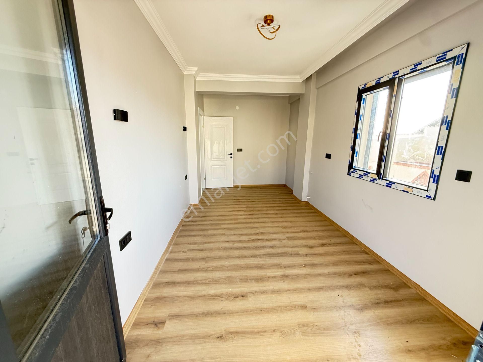 Ürkmez'de Deniz Manzaralı Müstakil Ayrı Mutfak 3+1 Köşe Villa - Görsel 19