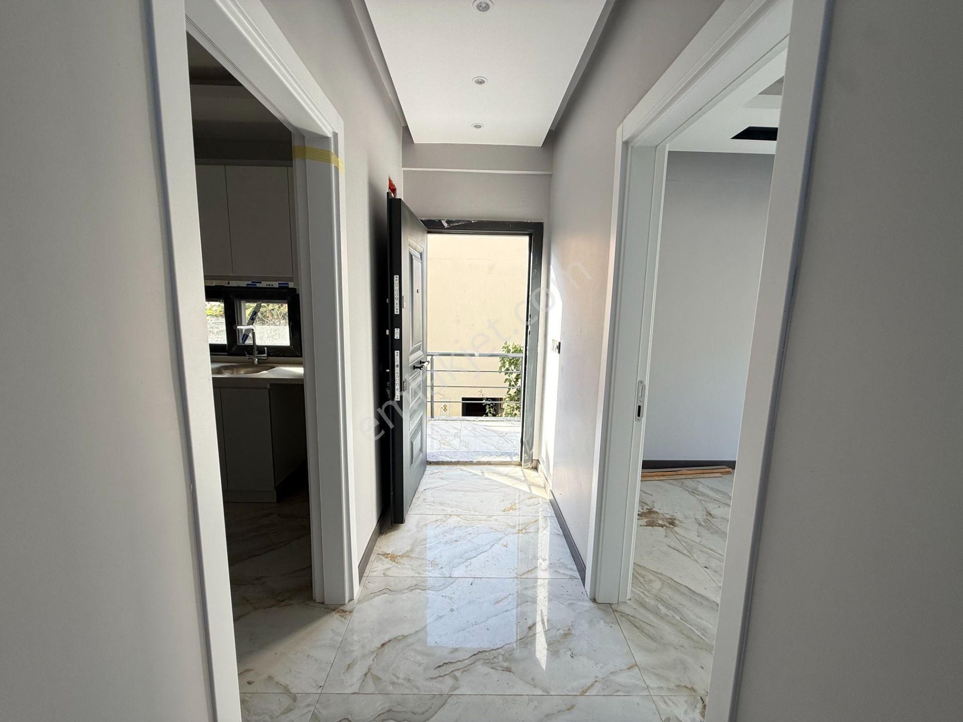 Ürkmez'de Deniz Manzaralı Müstakil Ayrı Mutfak 3+1 Köşe Villa - Görsel 11