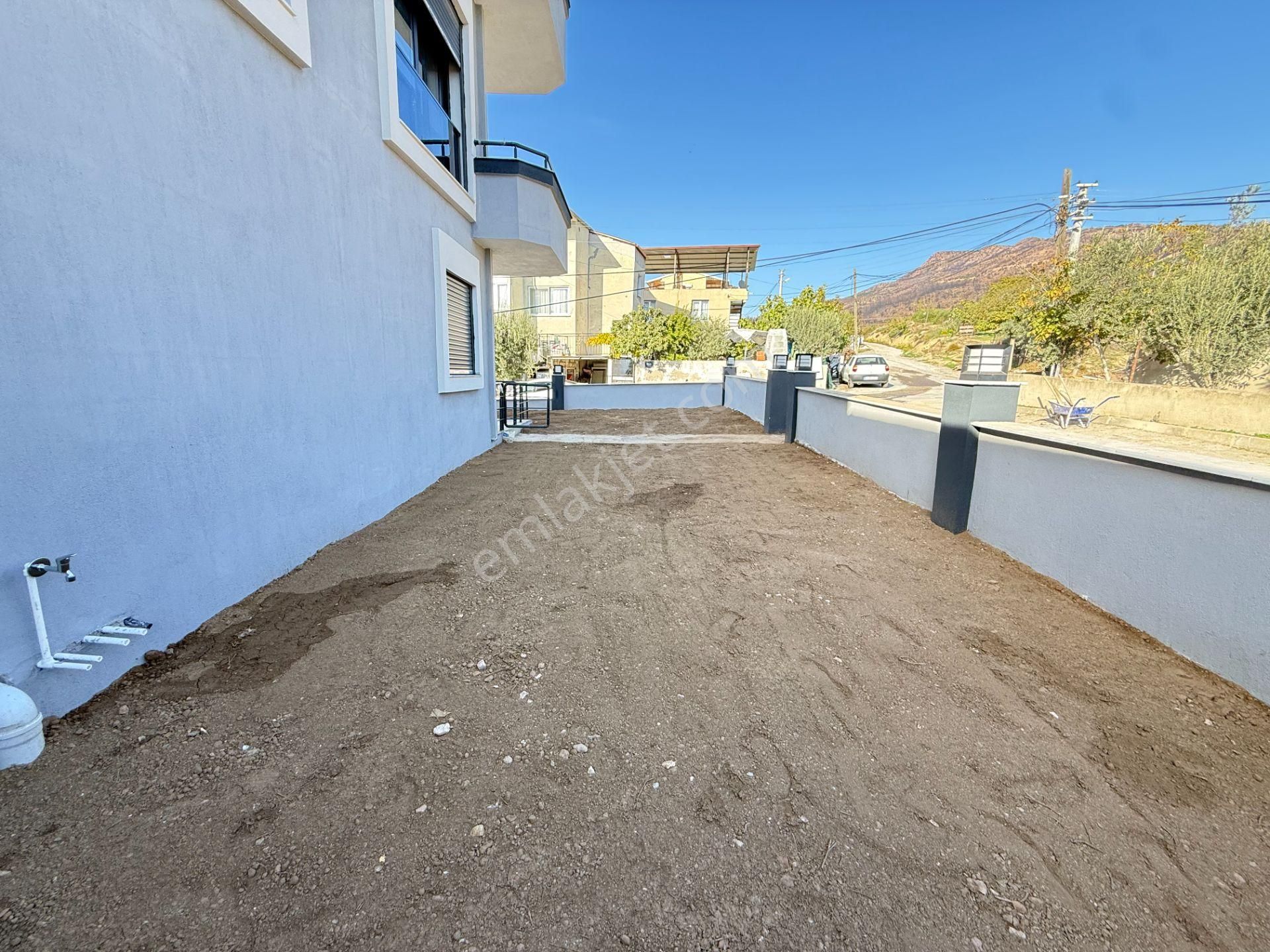 Ürkmez'de Deniz Manzaralı Müstakil Ayrı Mutfak 3+1 Köşe Villa - Görsel 7