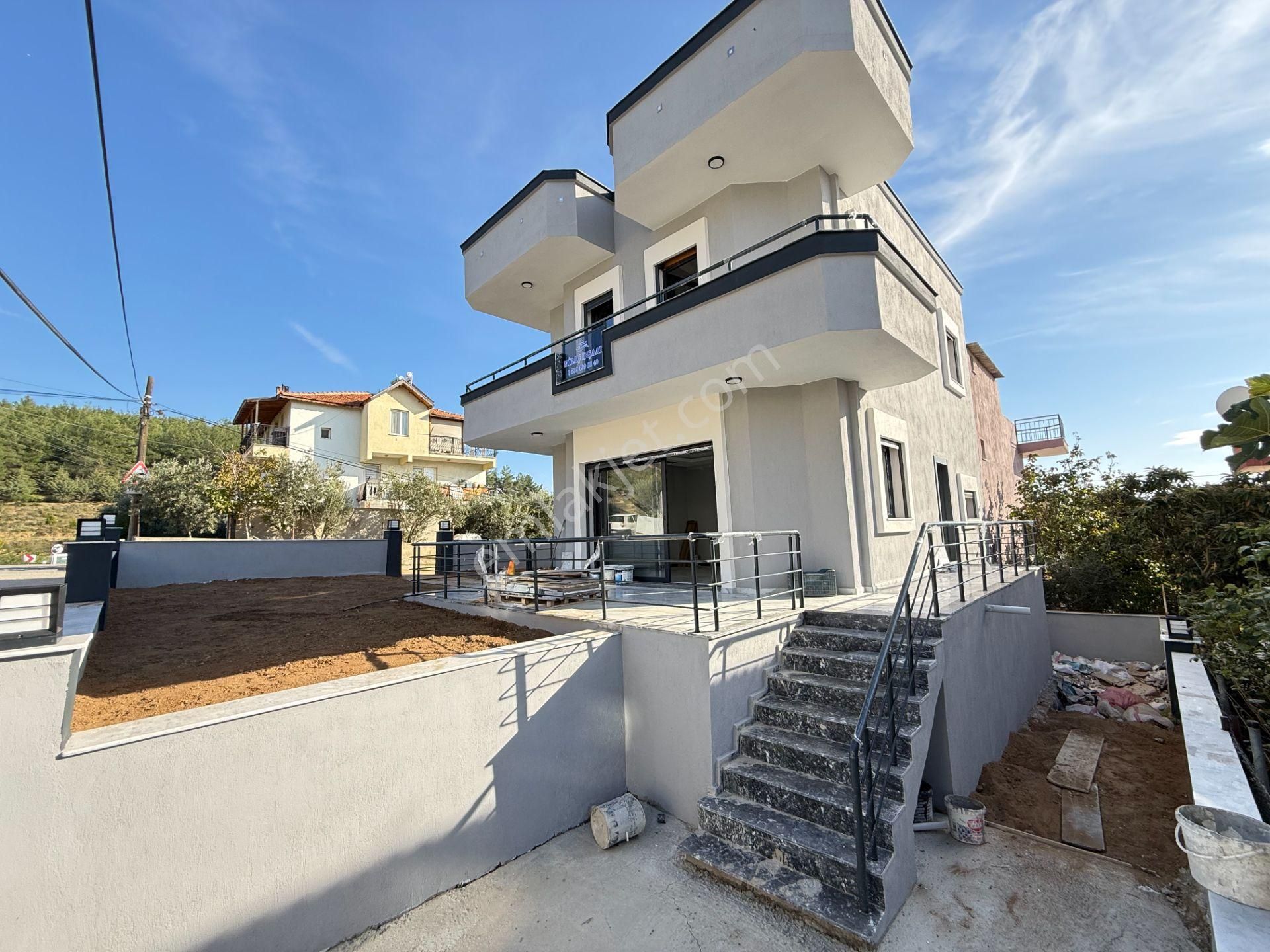 Ürkmez'de Deniz Manzaralı Müstakil Ayrı Mutfak 3+1 Köşe Villa - Görsel 4