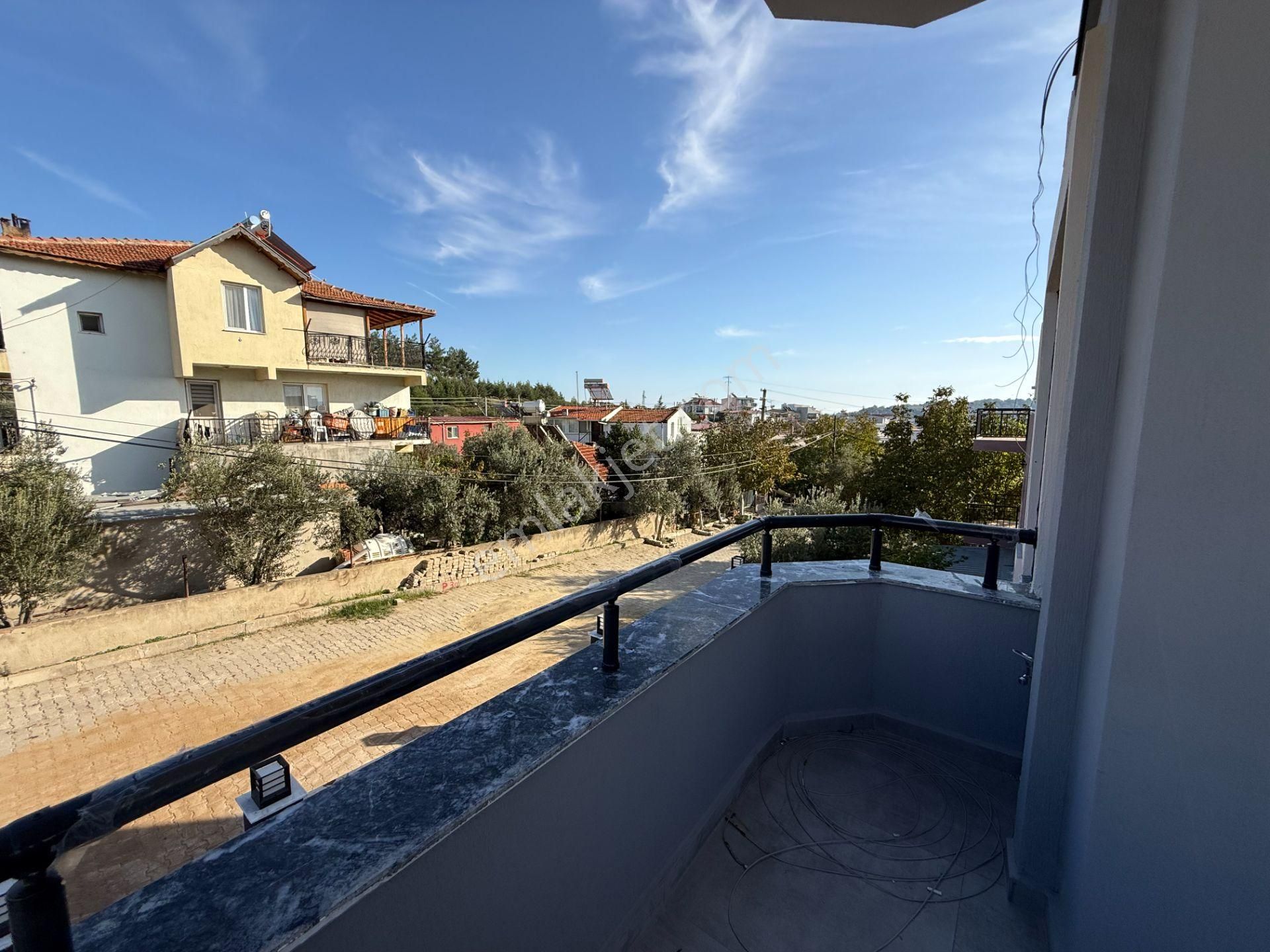 Ürkmez'de Deniz Manzaralı Müstakil Ayrı Mutfak 3+1 Köşe Villa - Görsel 30