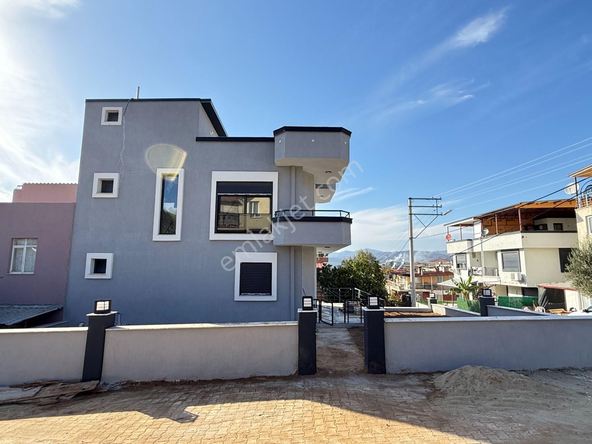 Ürkmez'de Deniz Manzaralı Müstakil Ayrı Mutfak 3+1 Köşe Villa - Görsel 5