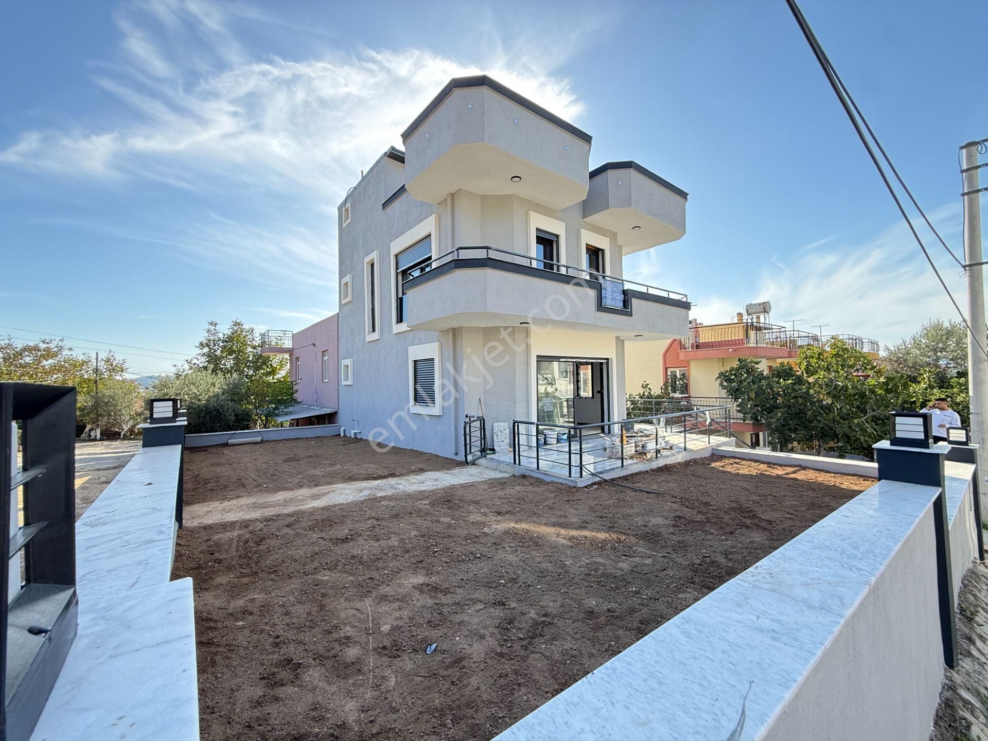 Ürkmez'de Deniz Manzaralı Müstakil Ayrı Mutfak 3+1 Köşe Villa - Görsel 2