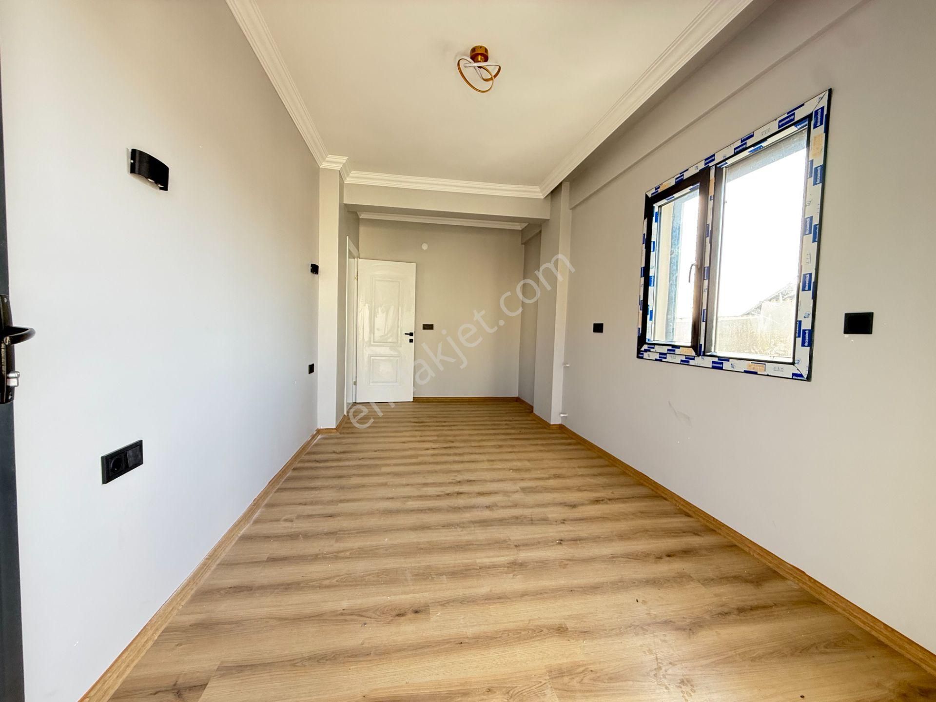 Ürkmez'de Deniz Manzaralı Müstakil Ayrı Mutfak 3+1 Köşe Villa - Görsel 18